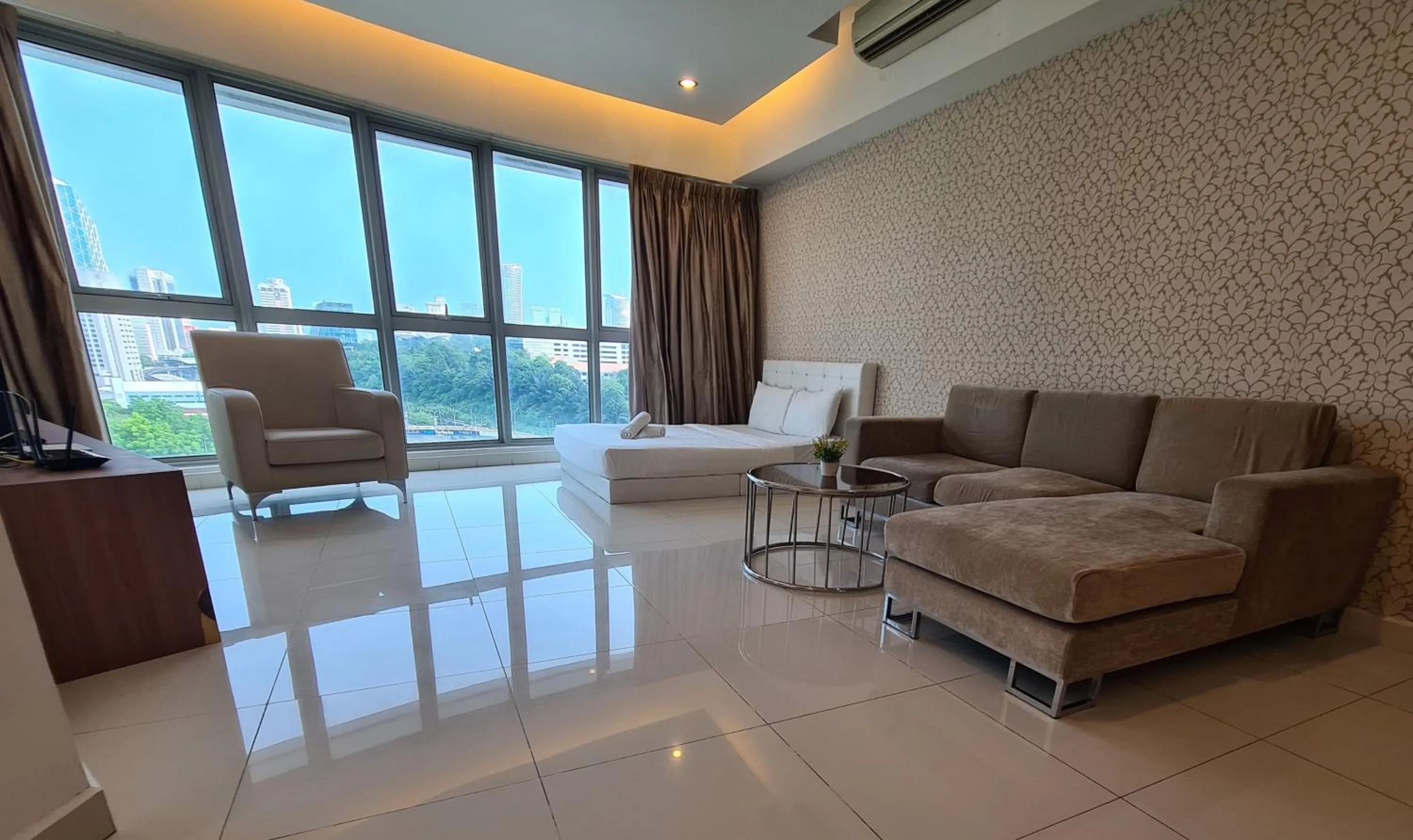 Regalia Residence KLCC View by iLuxHome