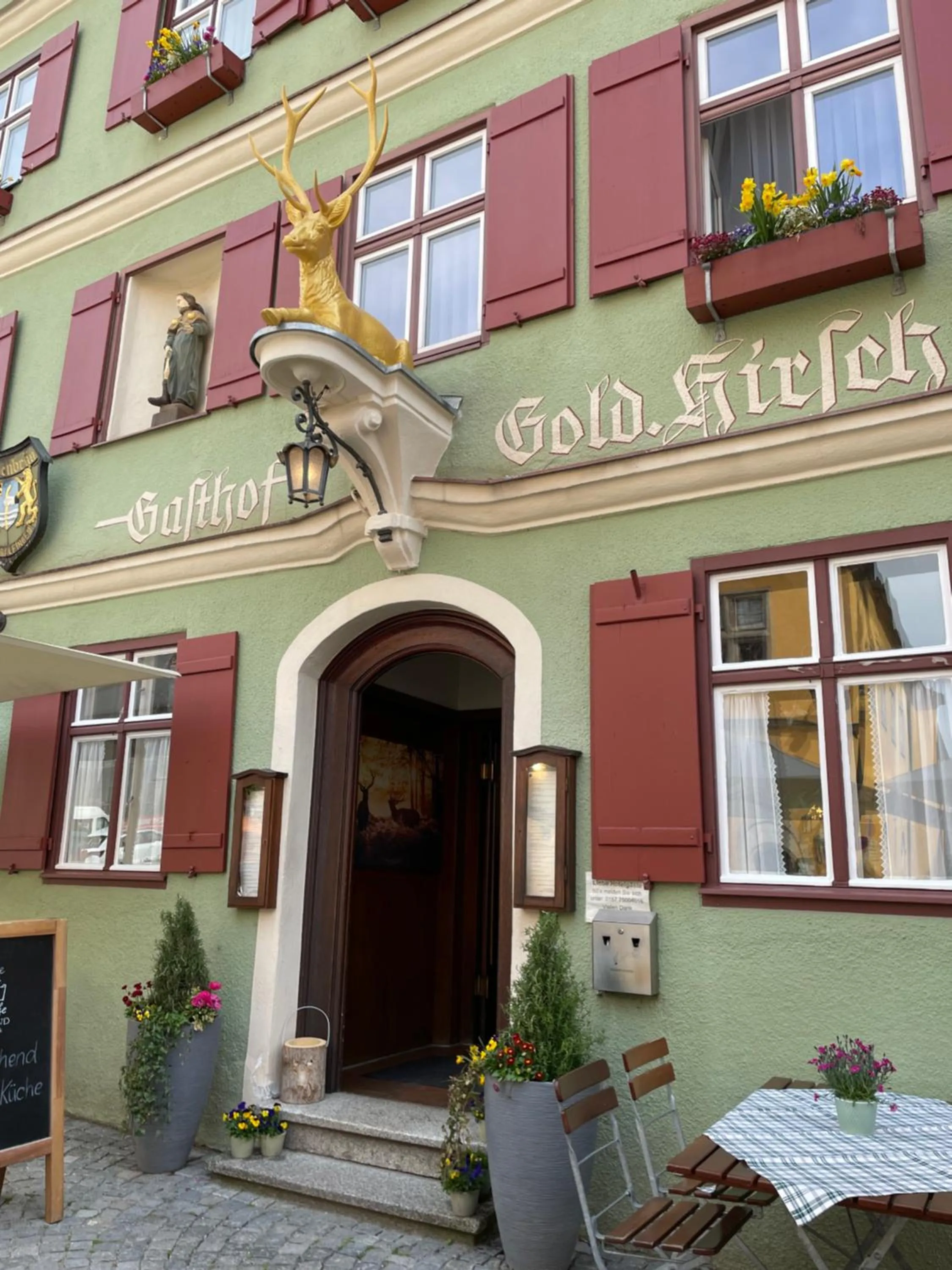 Goldner Hirsch