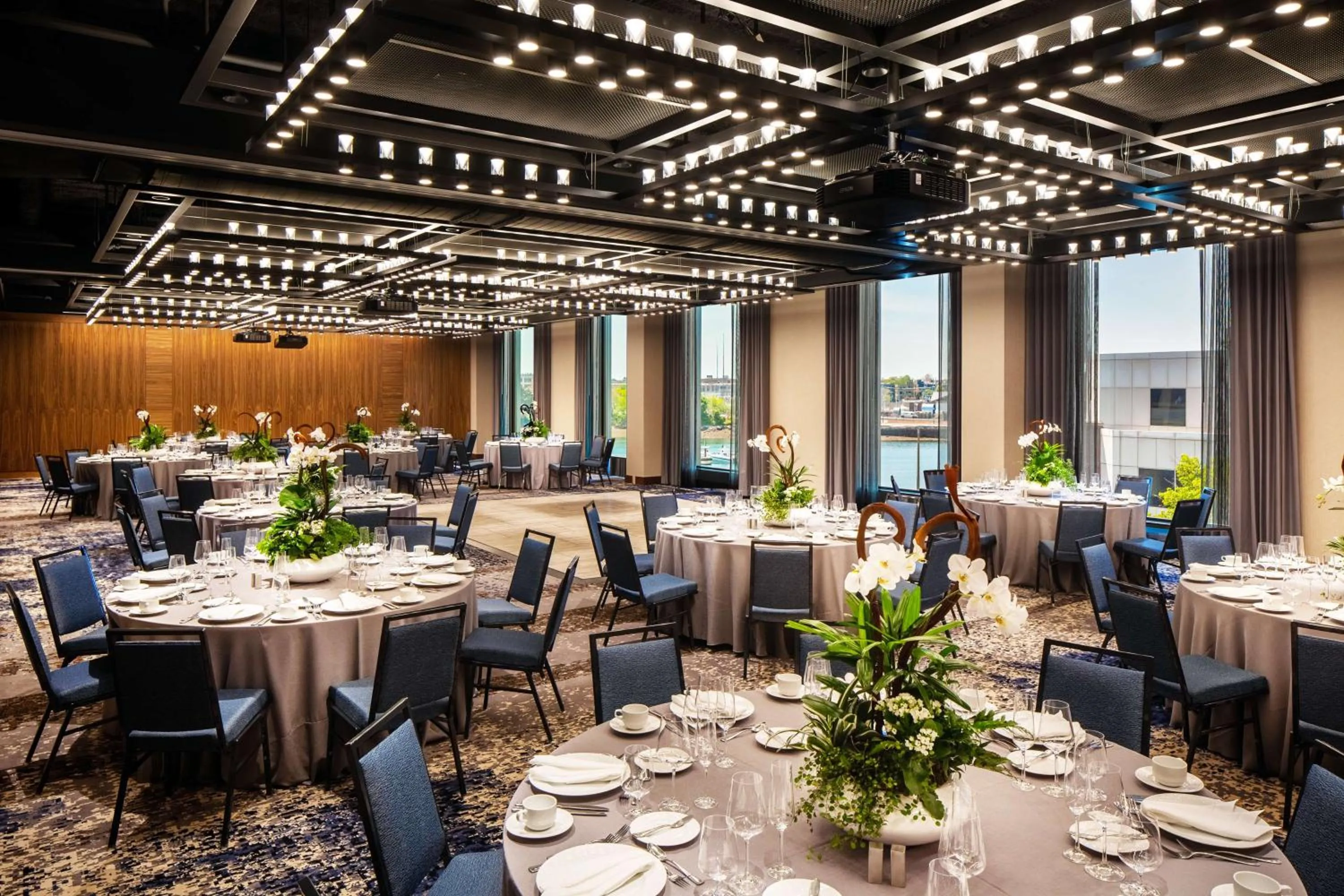 Meeting/conference room in Hampton Inn Boston Seaport District