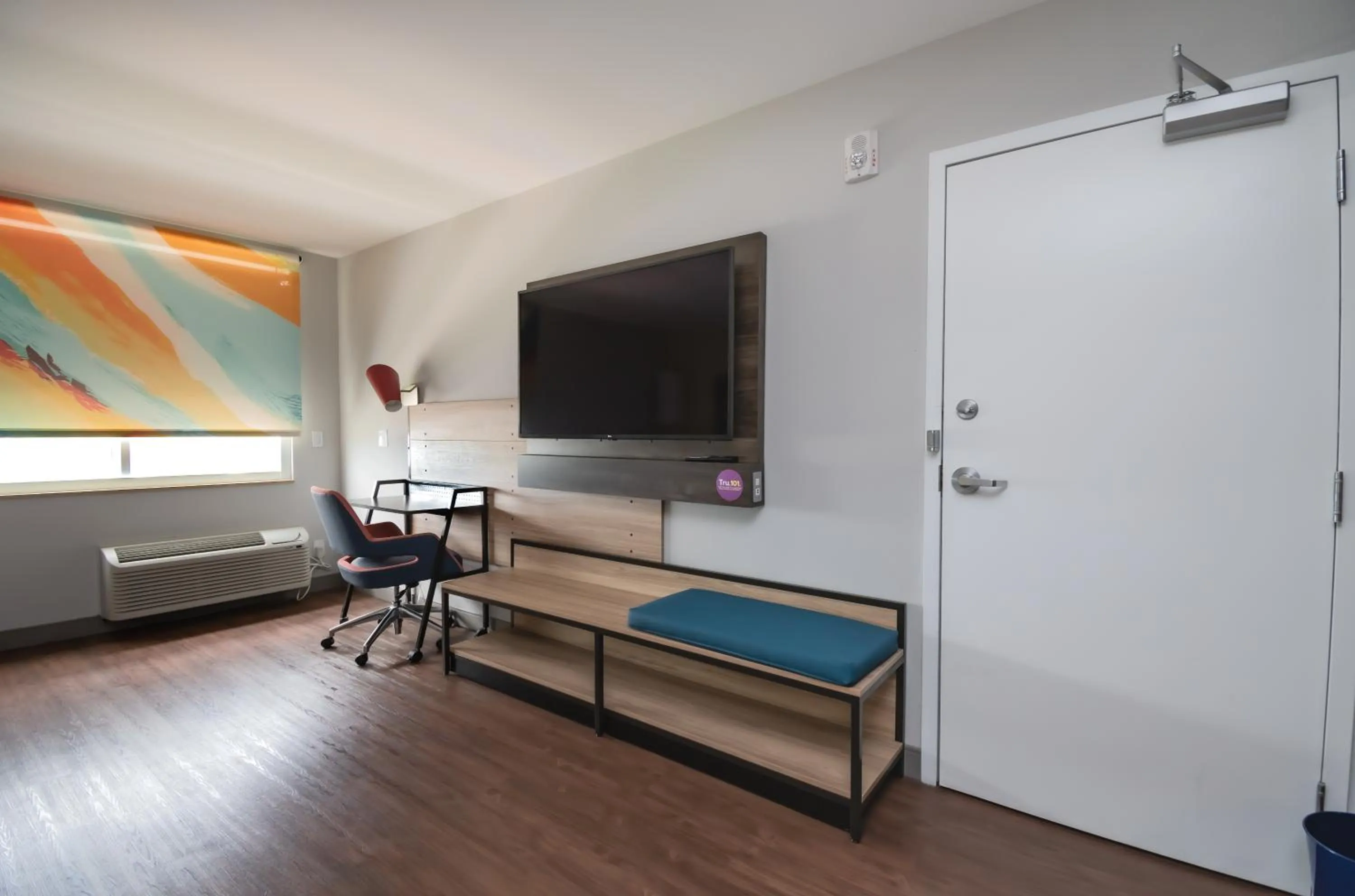 TV and multimedia in Tru By Hilton Florida City, Fl