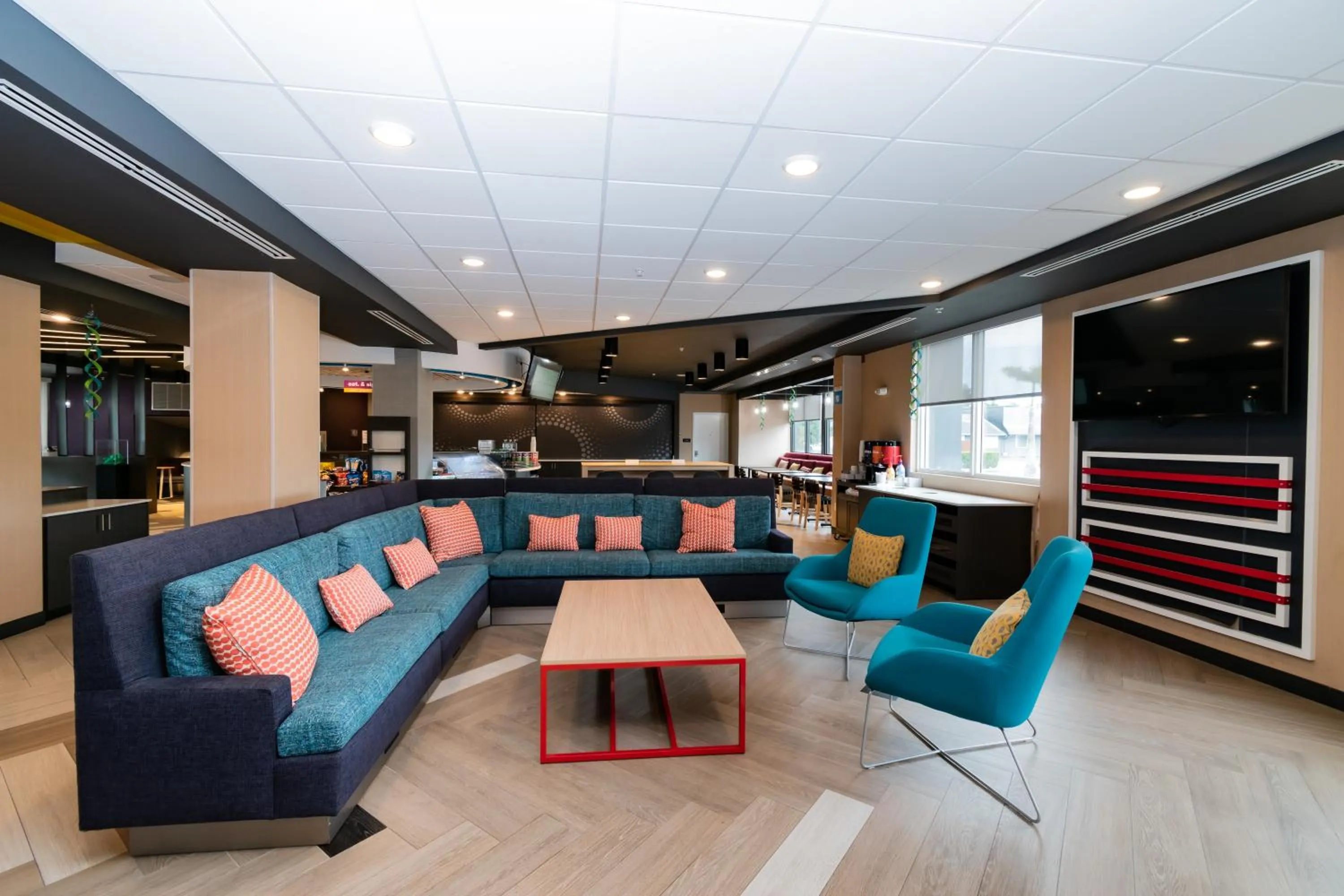 TV and multimedia in Tru By Hilton Florida City, Fl