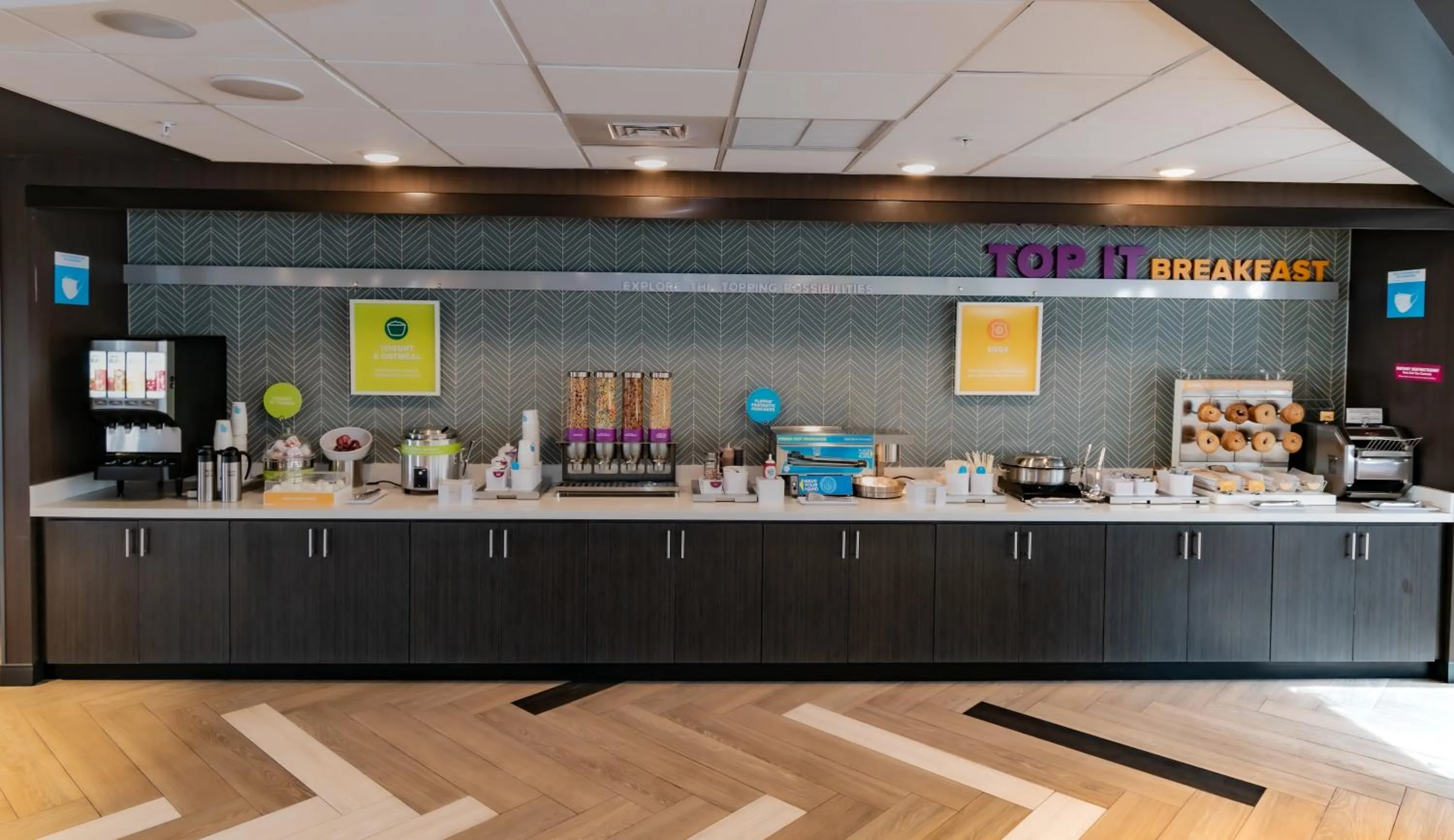 Food and drinks in Tru By Hilton Florida City, Fl