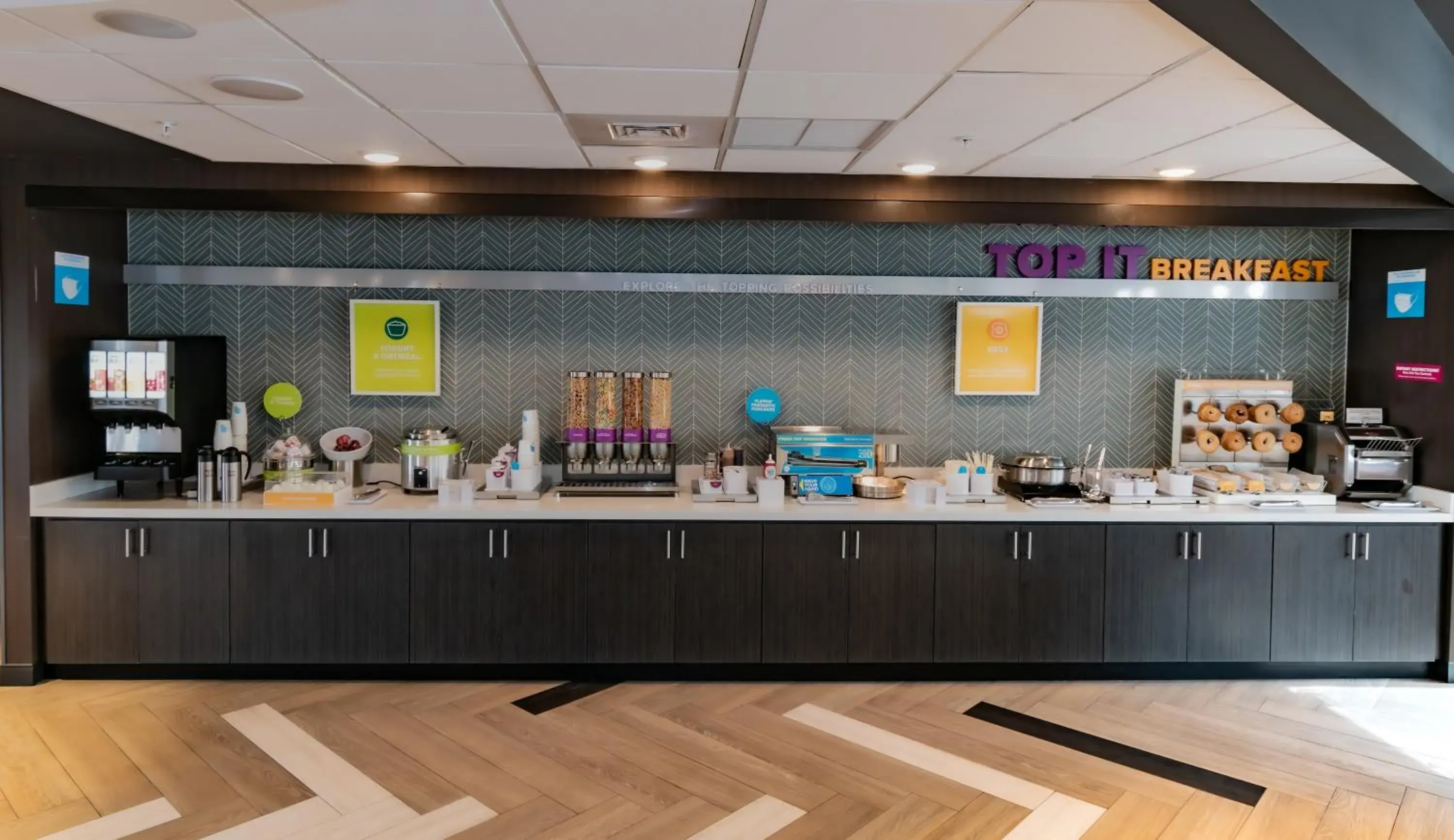 Food and drinks in Tru By Hilton Florida City, Fl Food and drinks in Tru By Hilton Florida City, Fl