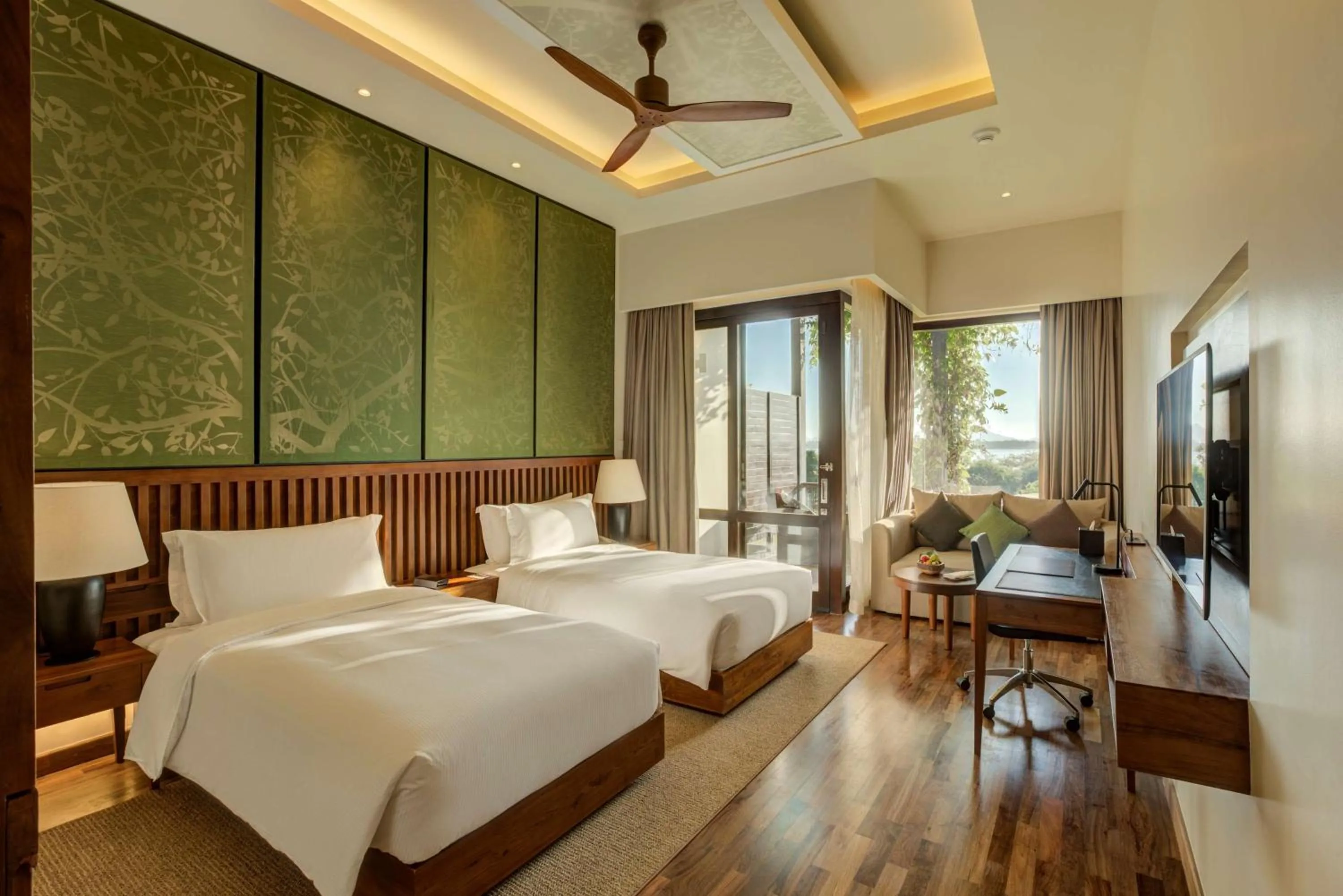 Bedroom, Bed in DoubleTree by Hilton Weerawila Rajawarna Resort