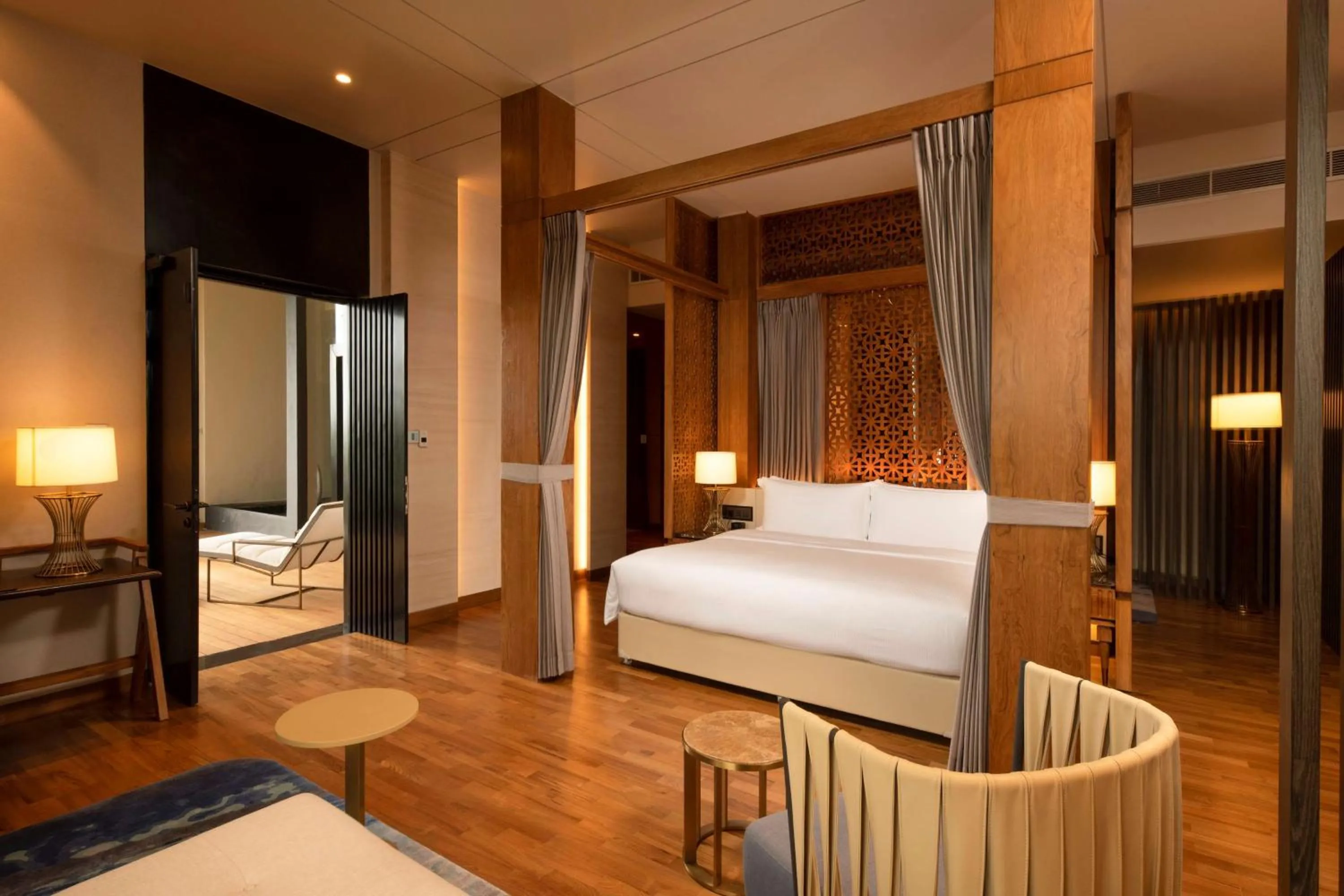 Bed in DoubleTree by Hilton Weerawila Rajawarna Resort
