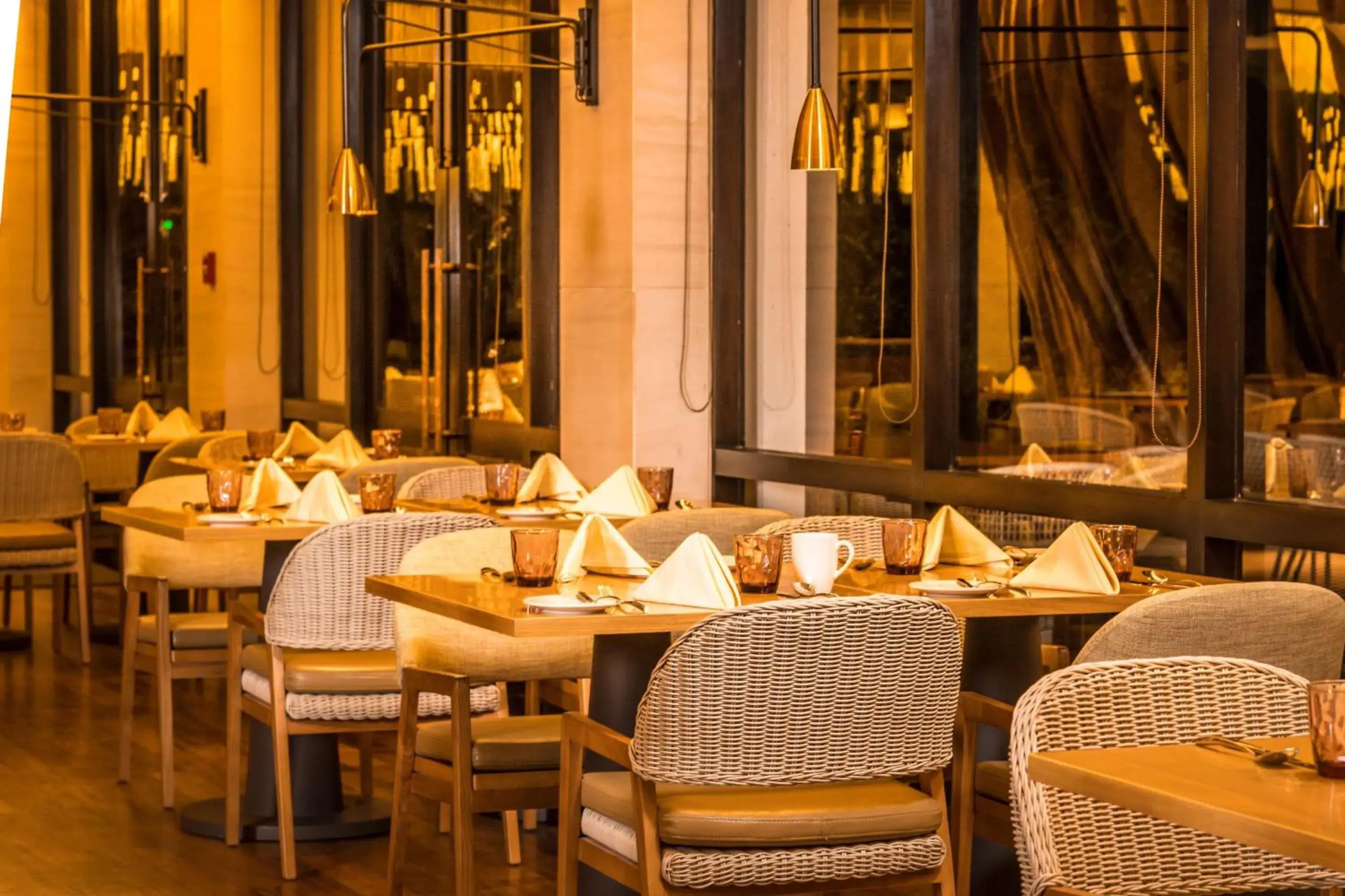 Restaurant/places to eat in DoubleTree by Hilton Weerawila Rajawarna Resort Restaurant/places to eat in DoubleTree by Hilton Weerawila Rajawarna Resort