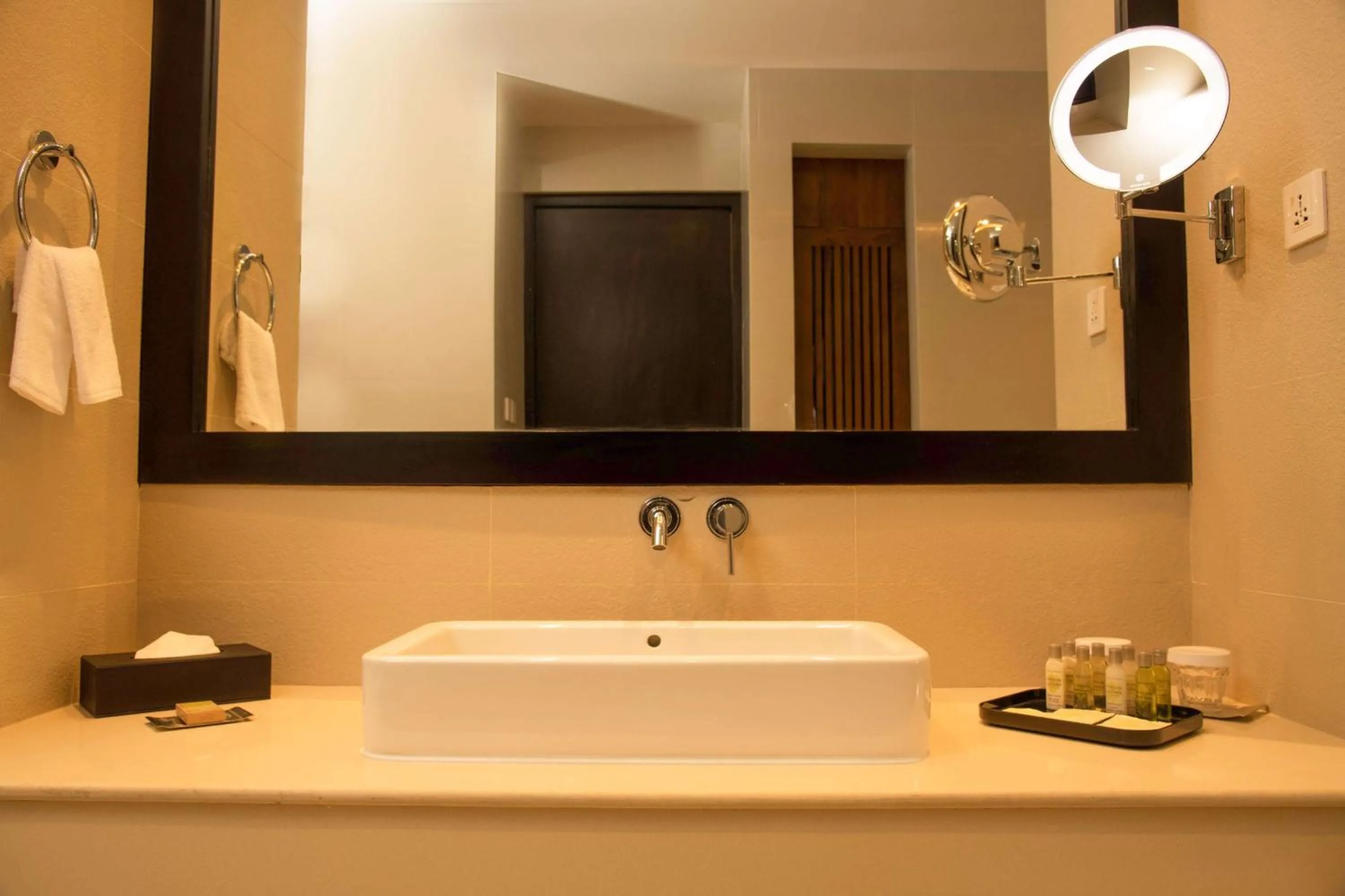 Bathroom in DoubleTree by Hilton Weerawila Rajawarna Resort