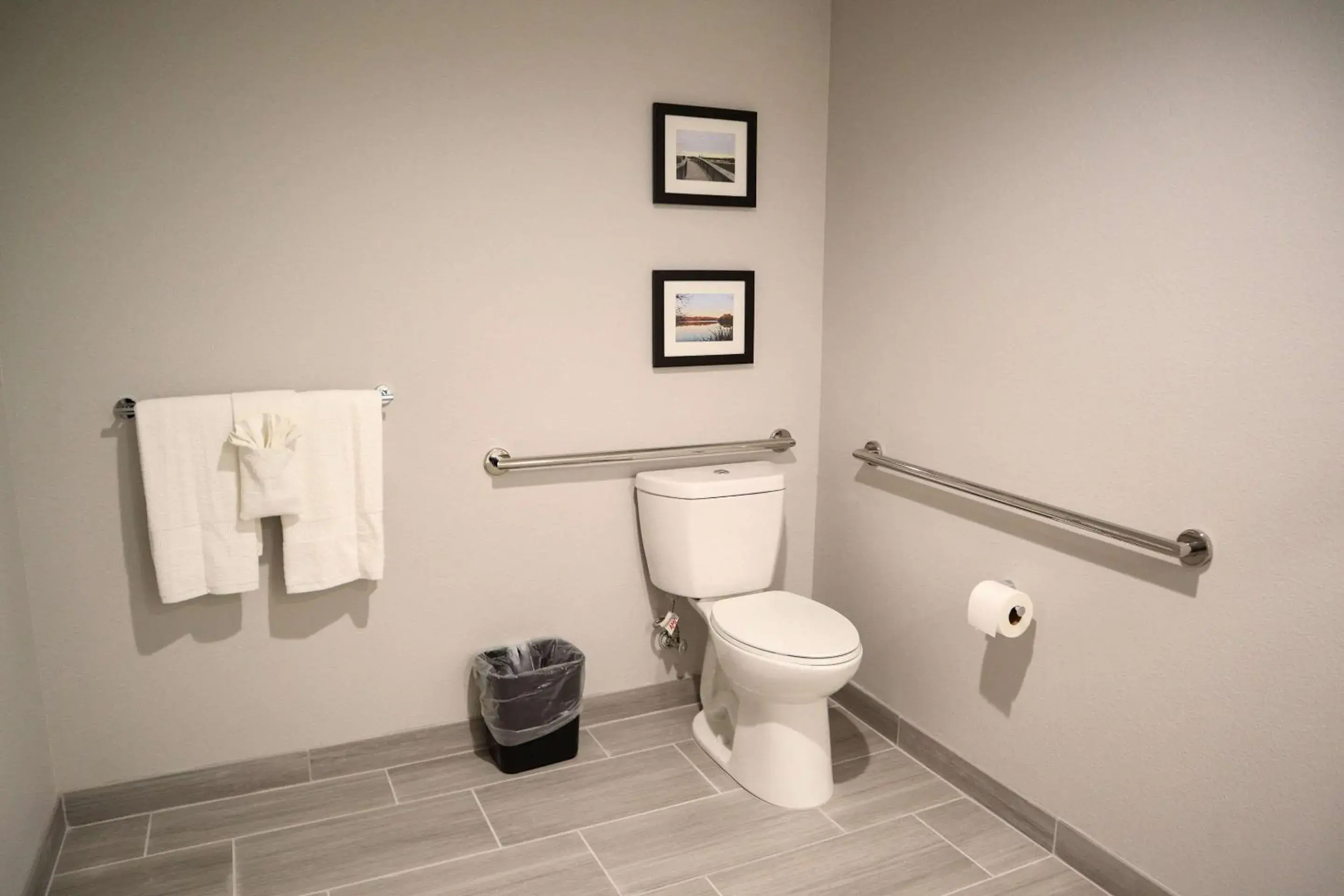 Bedroom in Comfort Suites Gainesville Near University Bedroom in Comfort Suites Gainesville Near University