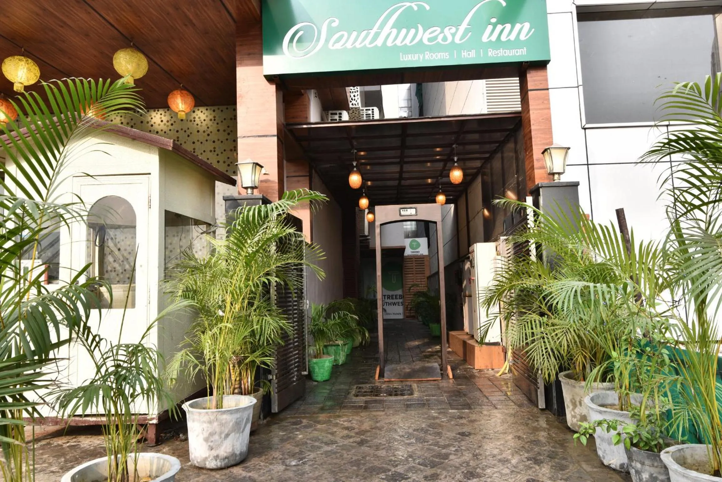 Facade/entrance in Southwest Inn - Boutique Hotel