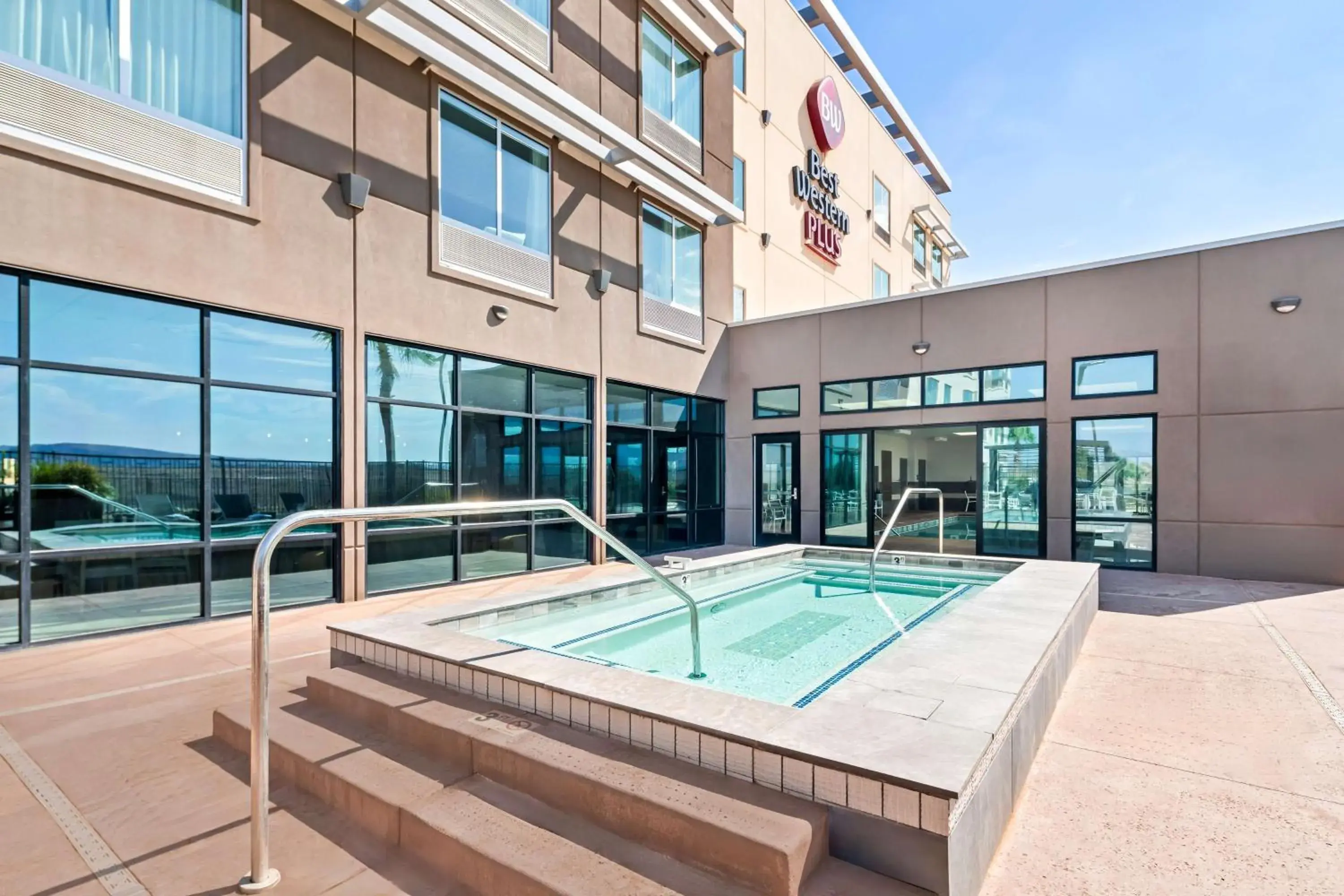 Pool view in Best Western Plus Settlers Point Pool view in Best Western Plus Settlers Point