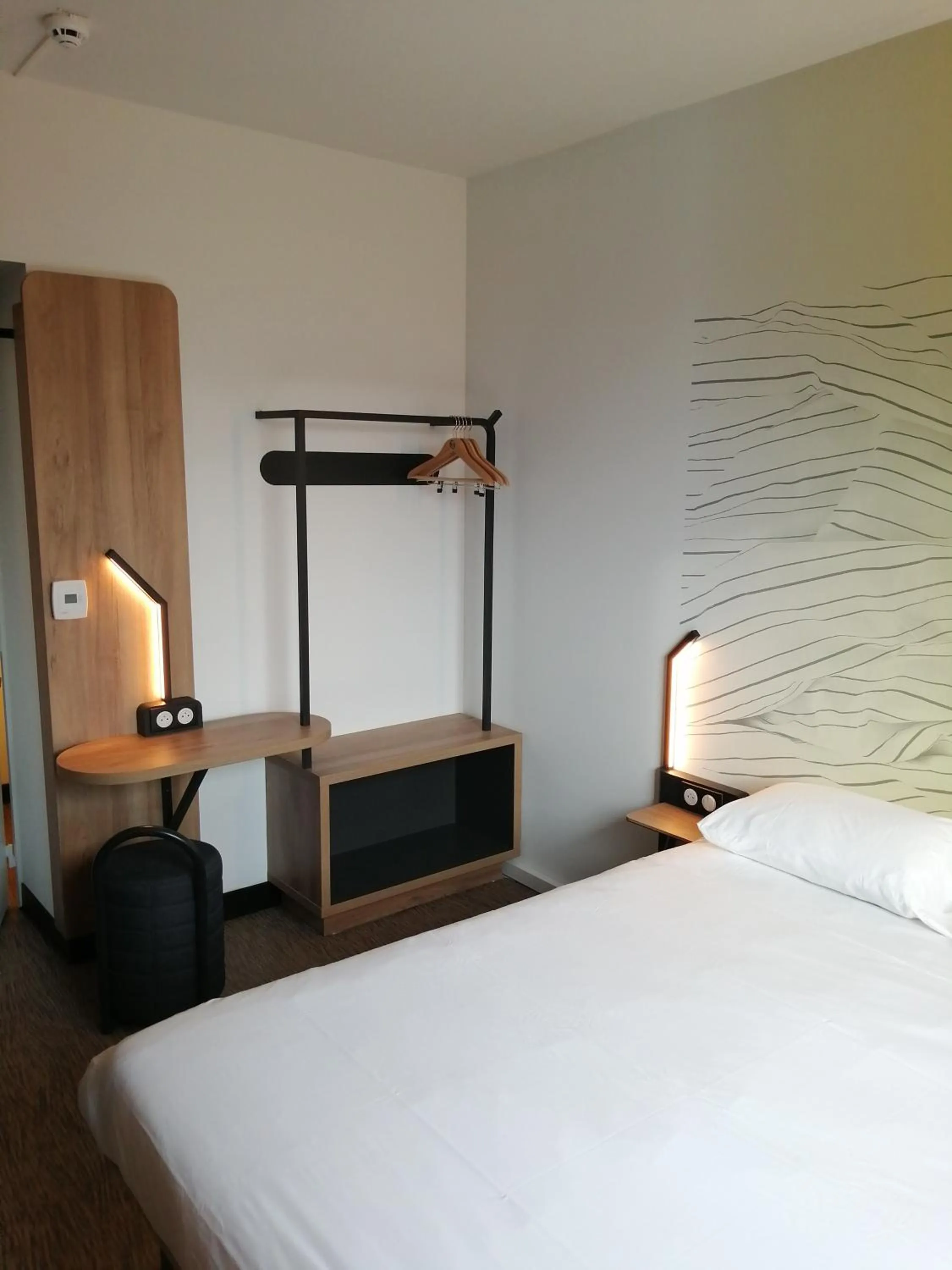 Bedroom, Bed in B&B HOTEL Ouistreham