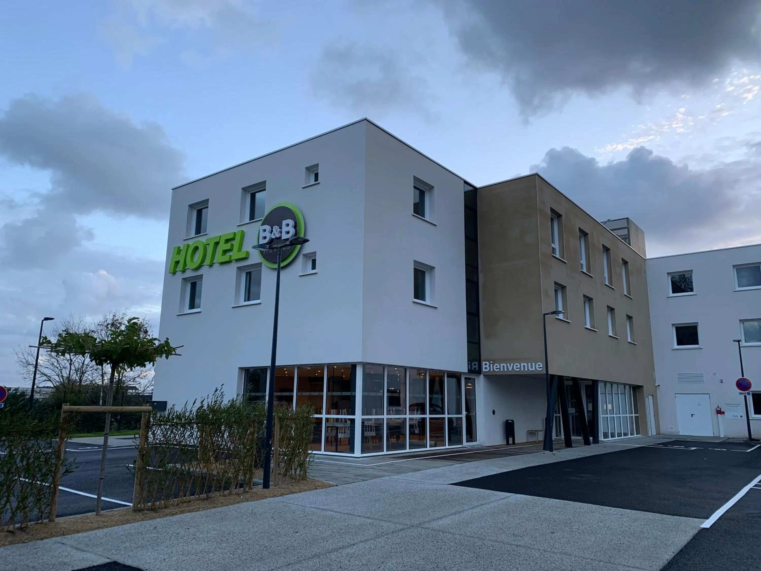 Facade/entrance in B&B HOTEL Ouistreham