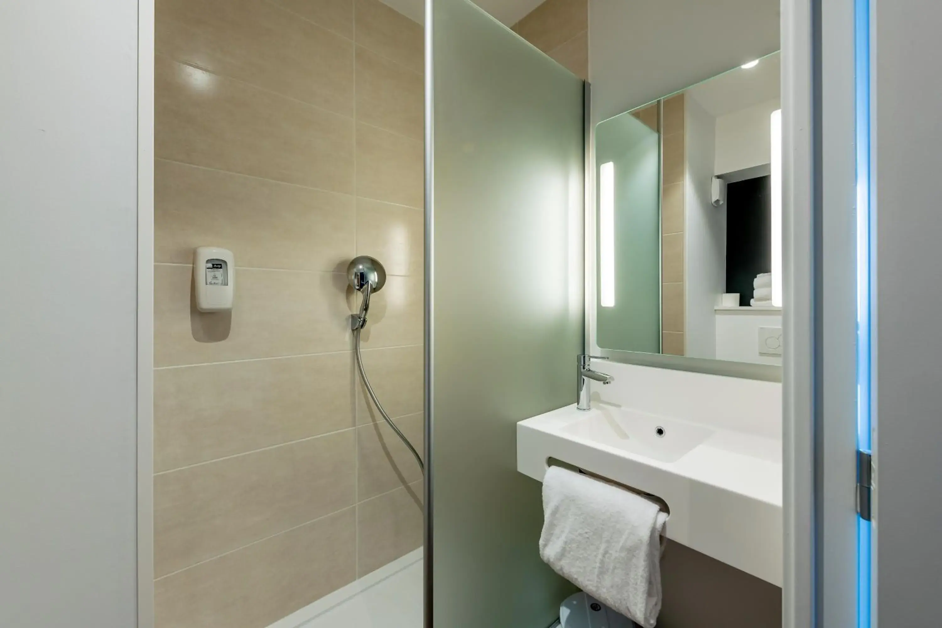 Twin Room in B&B HOTEL Ouistreham Twin Room in B&B HOTEL Ouistreham