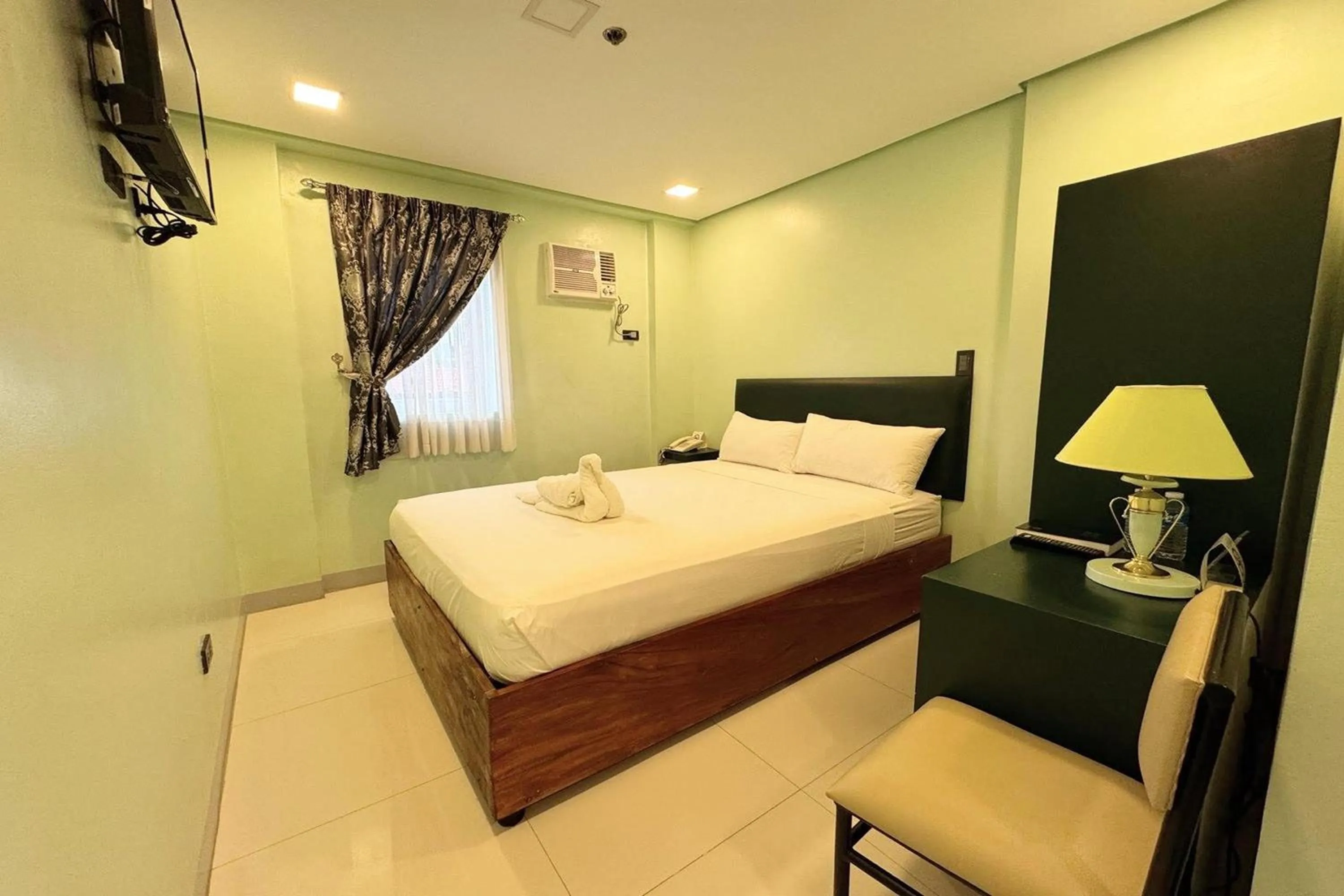 Bedroom, Bed in Belltower CSheLi Suites Bantay - Vigan