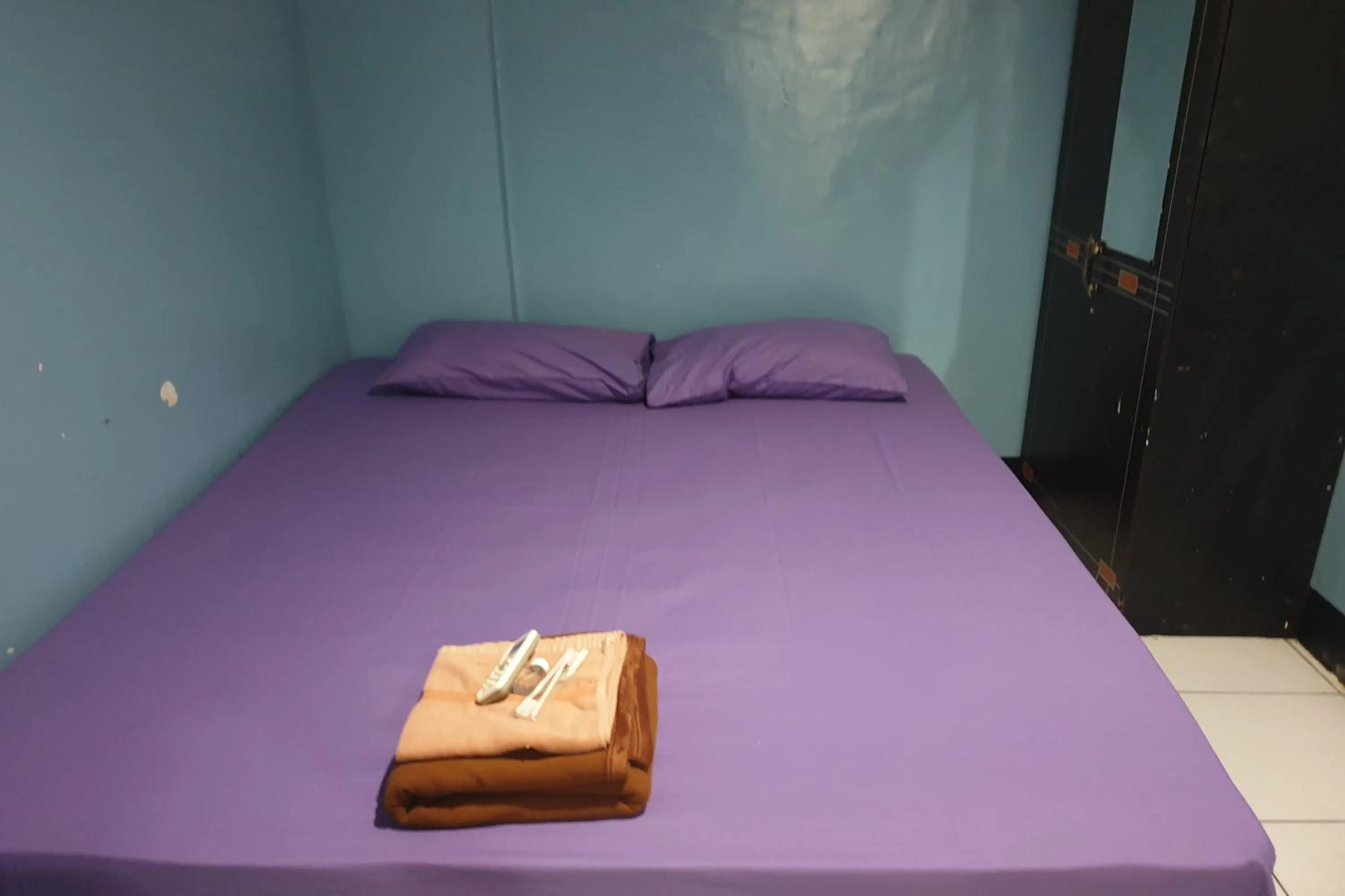 Bedroom, Bed in Lautze Residence