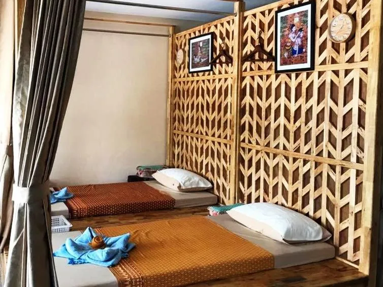 Massage, Bed in Lee Place Phatthanakan Condo