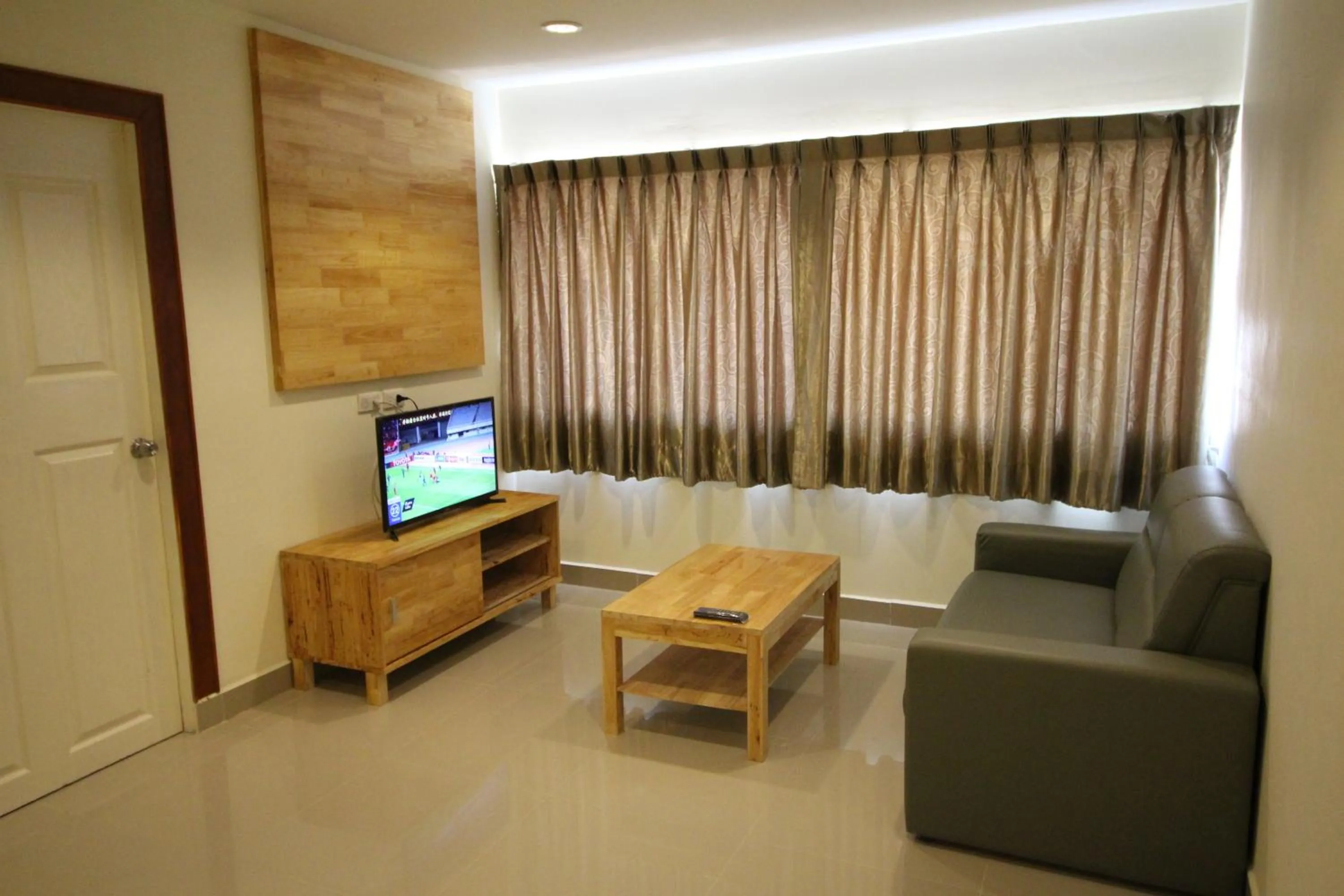 Living room in Lee Place Phatthanakan Condo