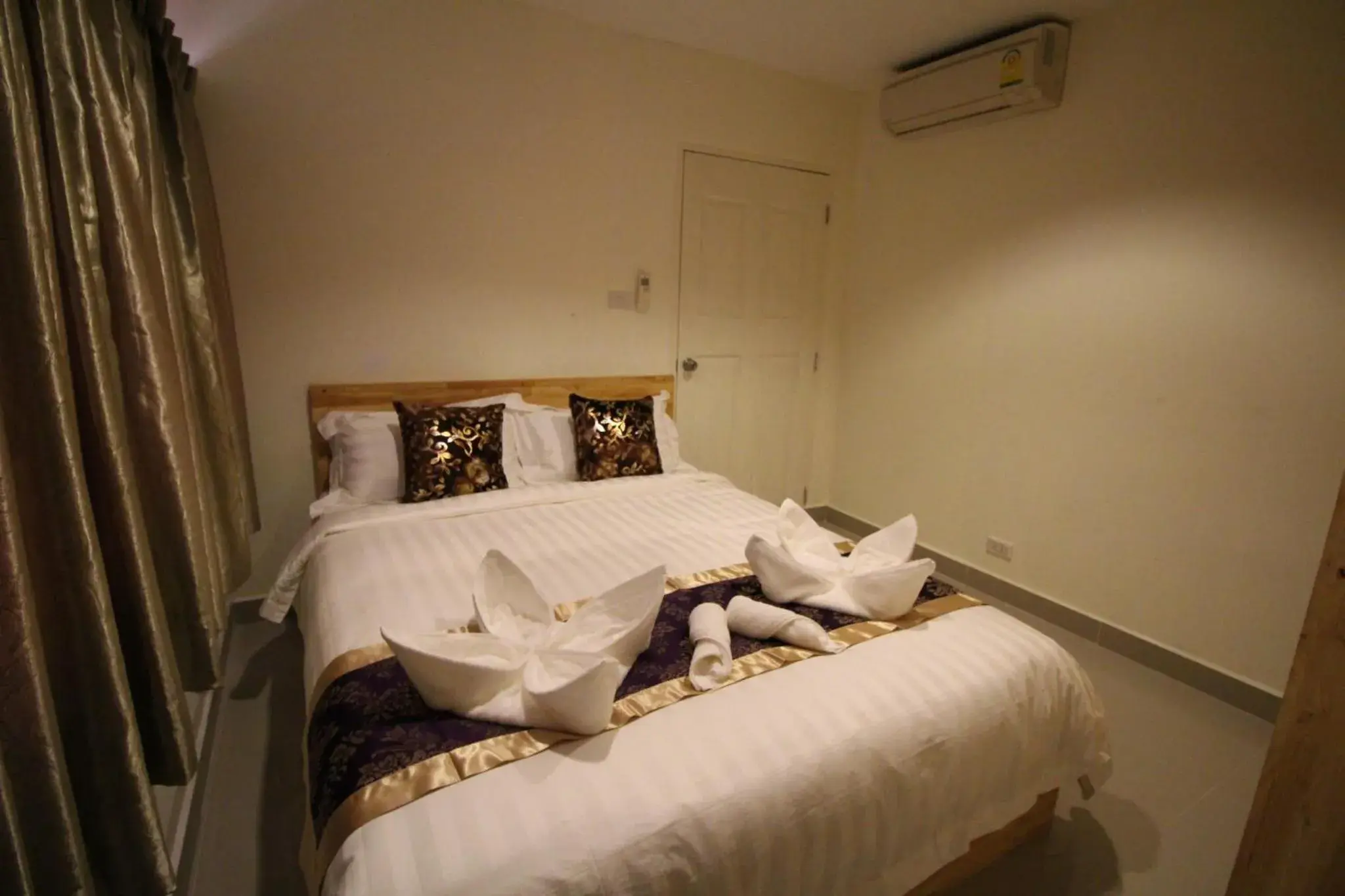 Two-Bedroom Suite in Lee Place Phatthanakan Condo Two-Bedroom Suite in Lee Place Phatthanakan Condo