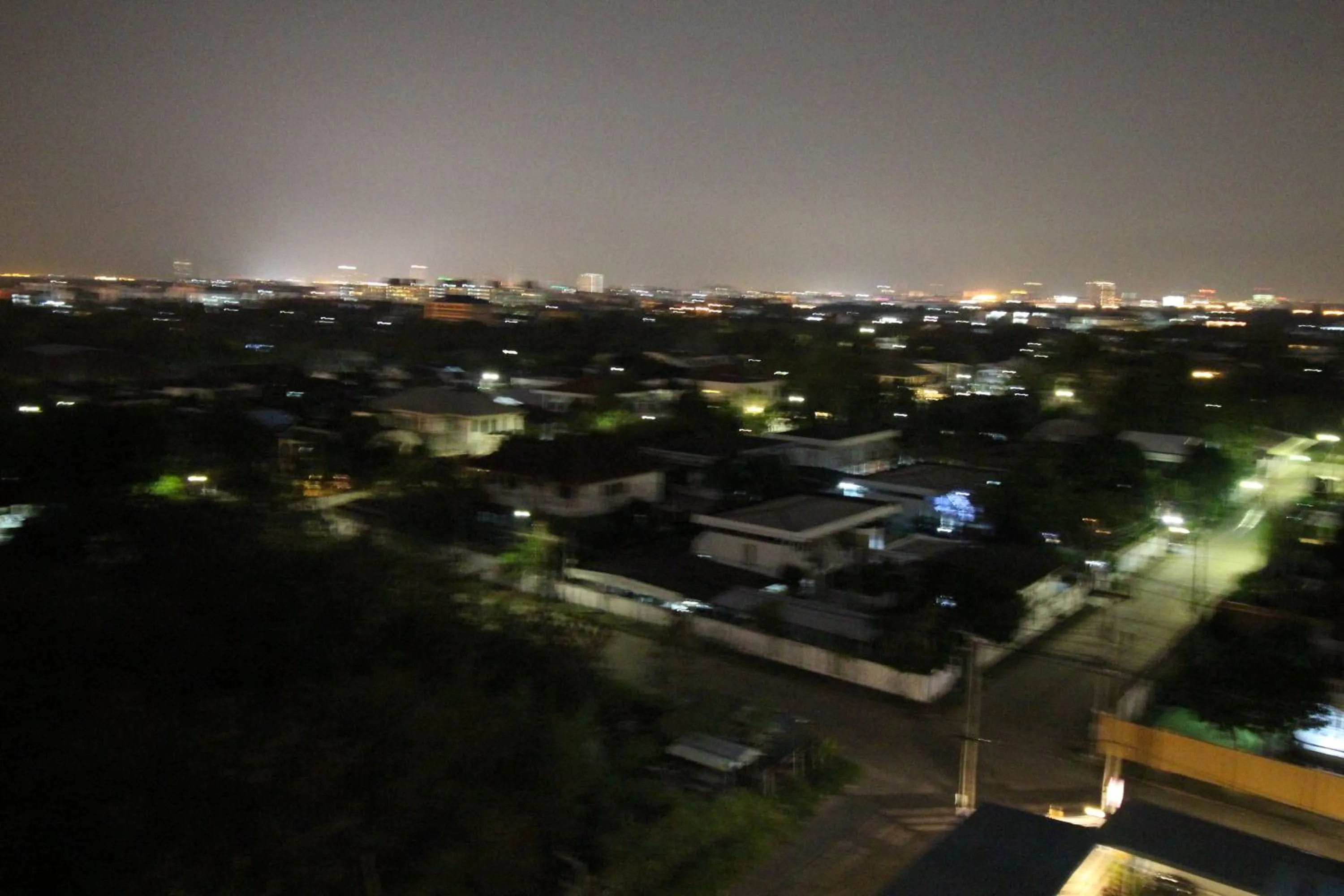 City view in Lee Place Phatthanakan Condo