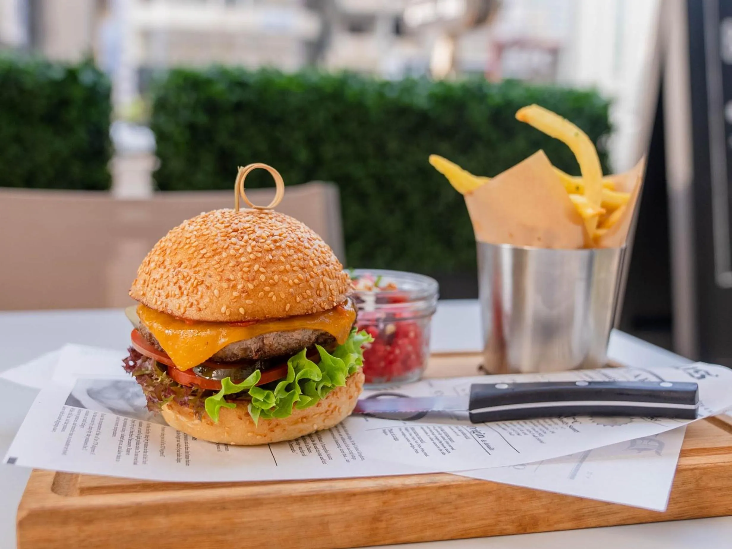 Restaurant/places to eat in Al Maha Arjaan by Rotana