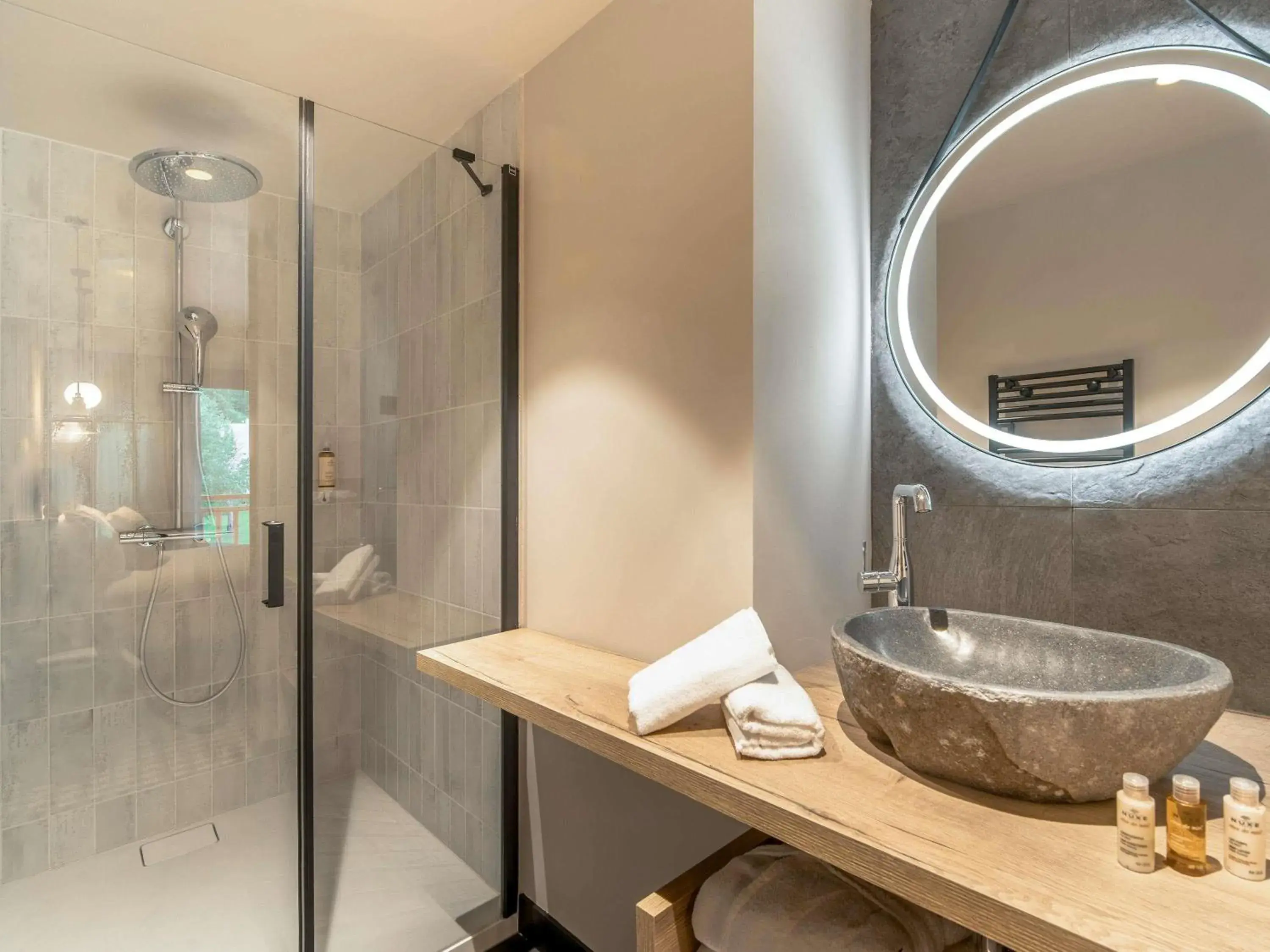 Bedroom in Mercure Peyragudes Loudenvielle Pyrénées Bedroom in Mercure Peyragudes Loudenvielle Pyrénées