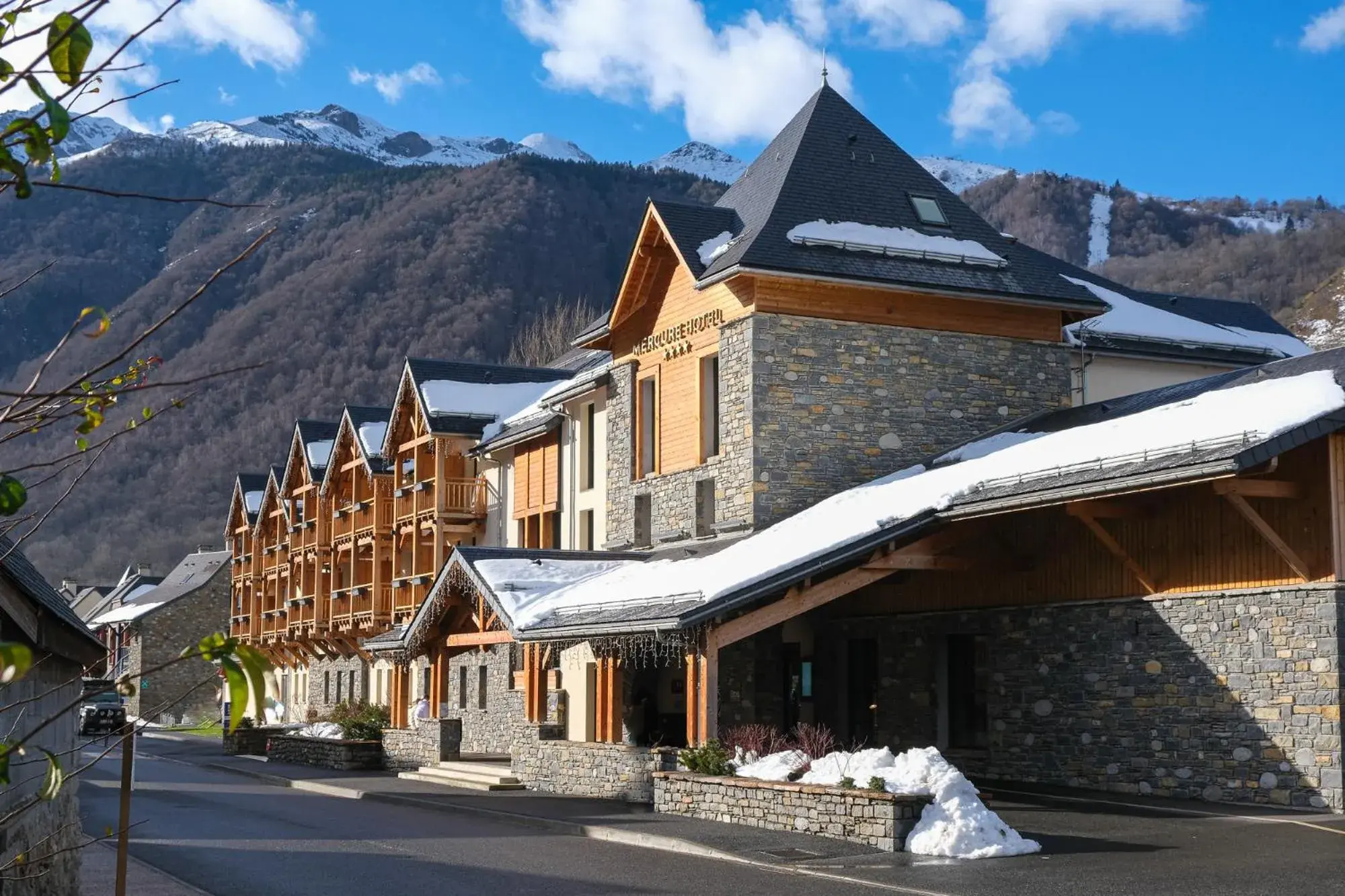 Property building in Mercure Peyragudes Loudenvielle Pyrénées Property building in Mercure Peyragudes Loudenvielle Pyrénées