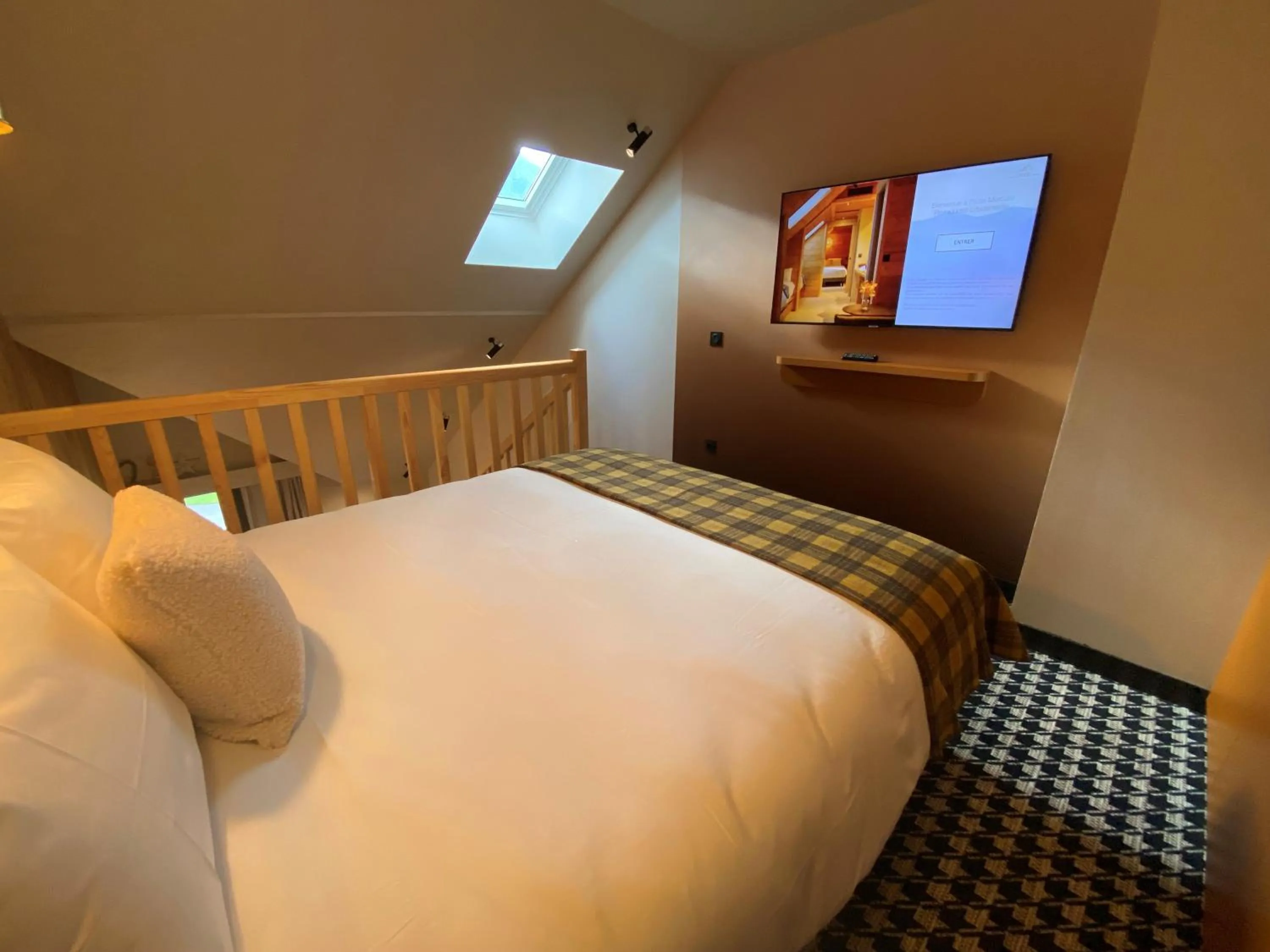 TV and multimedia, Bed in Mercure Peyragudes Loudenvielle Pyrénées