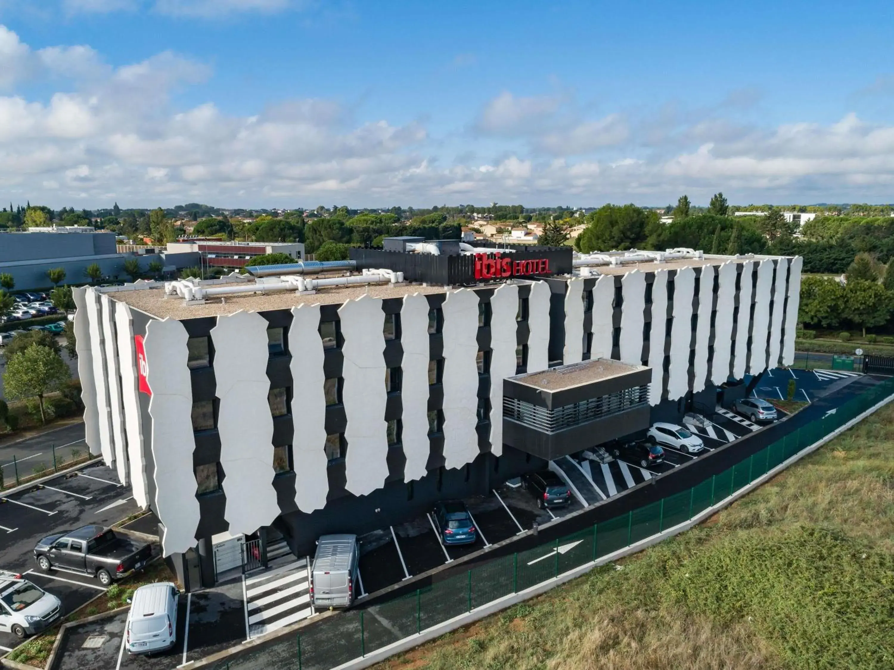 Property building in Ibis Lunel Petite Camargue Property building in Ibis Lunel Petite Camargue