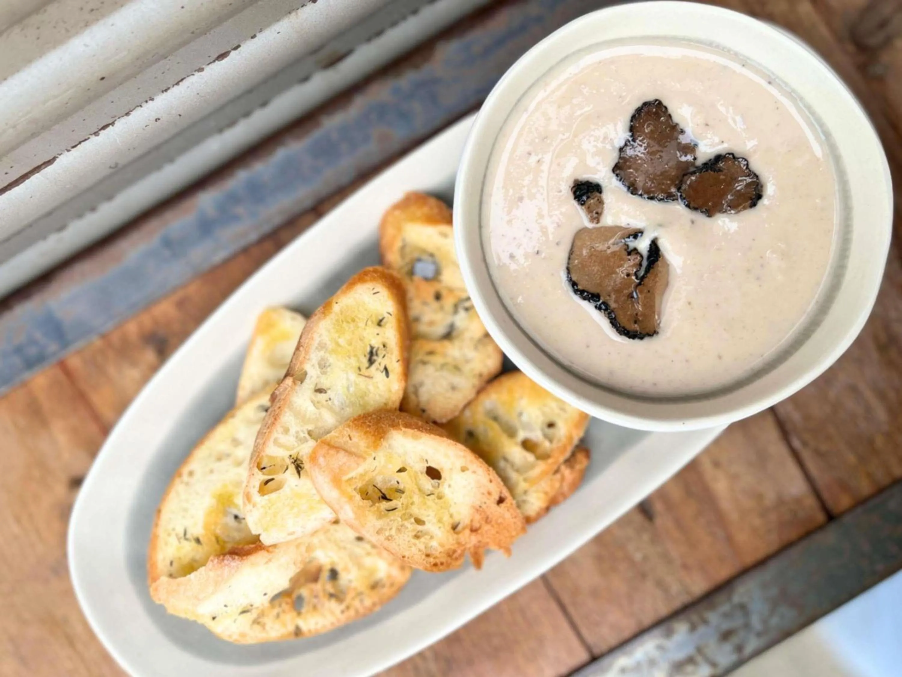 Restaurant/places to eat in Ibis Lunel Petite Camargue