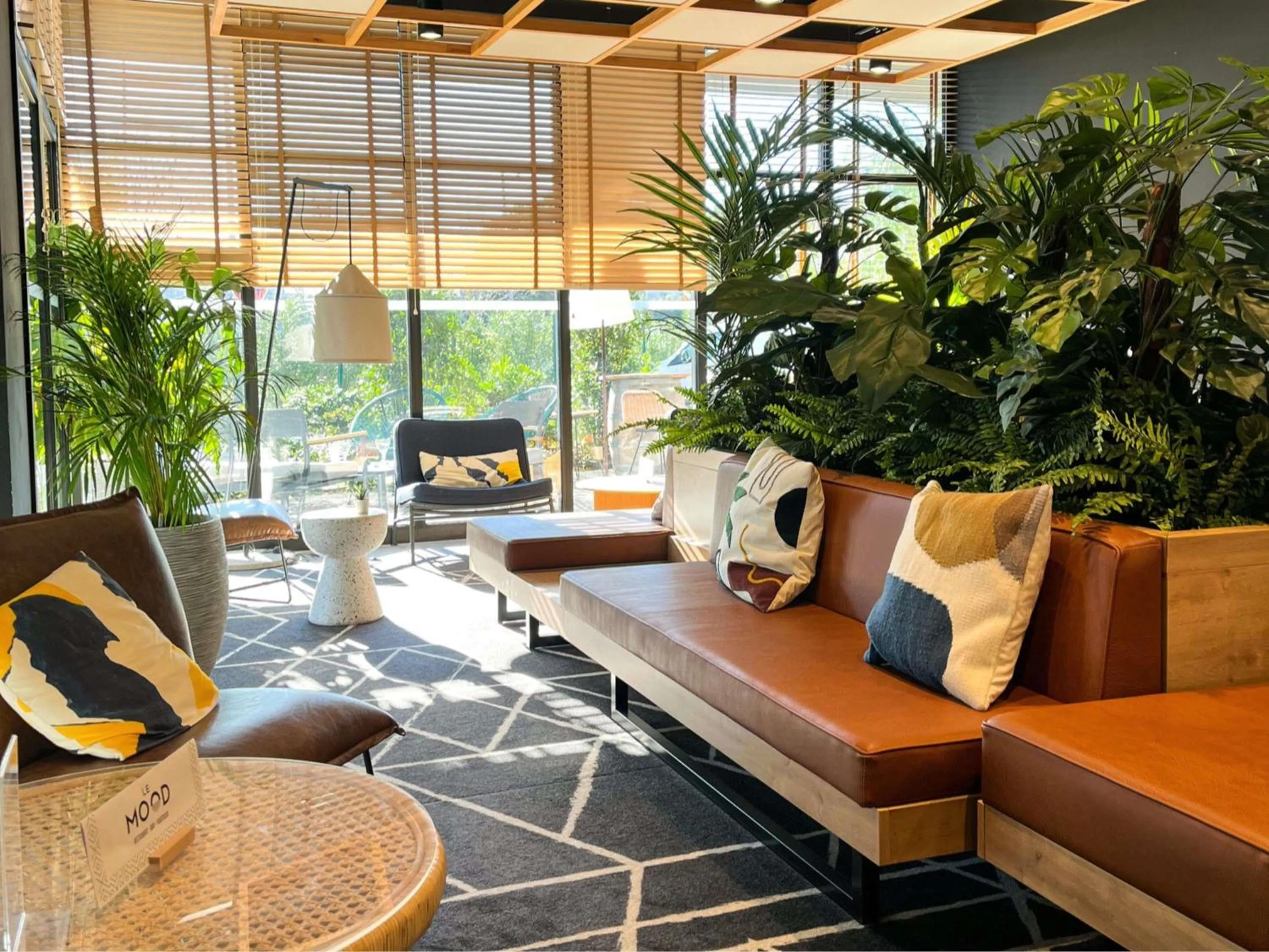 Lounge or bar in Ibis Lunel Petite Camargue