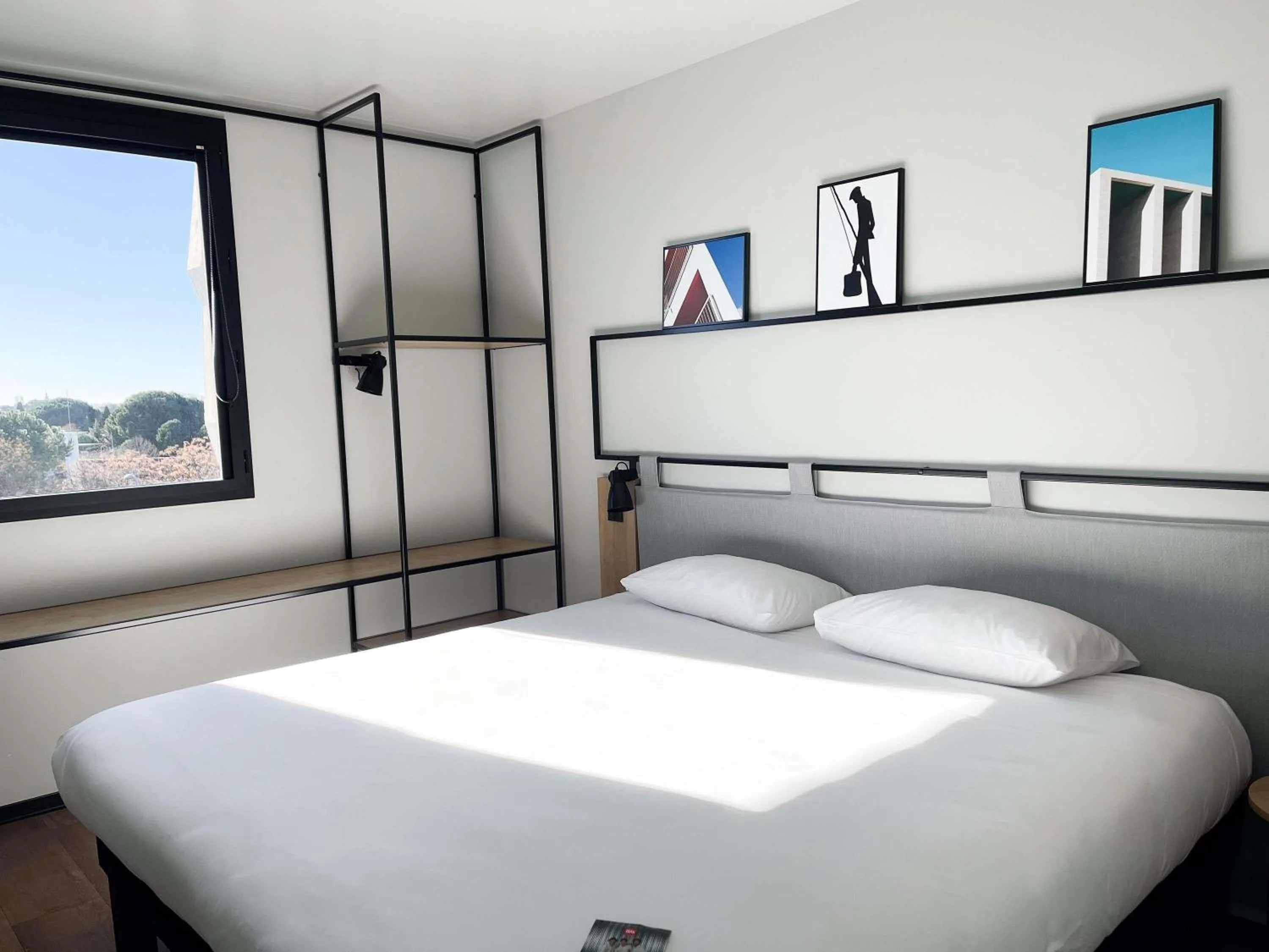 Bedroom, Bed in Ibis Lunel Petite Camargue