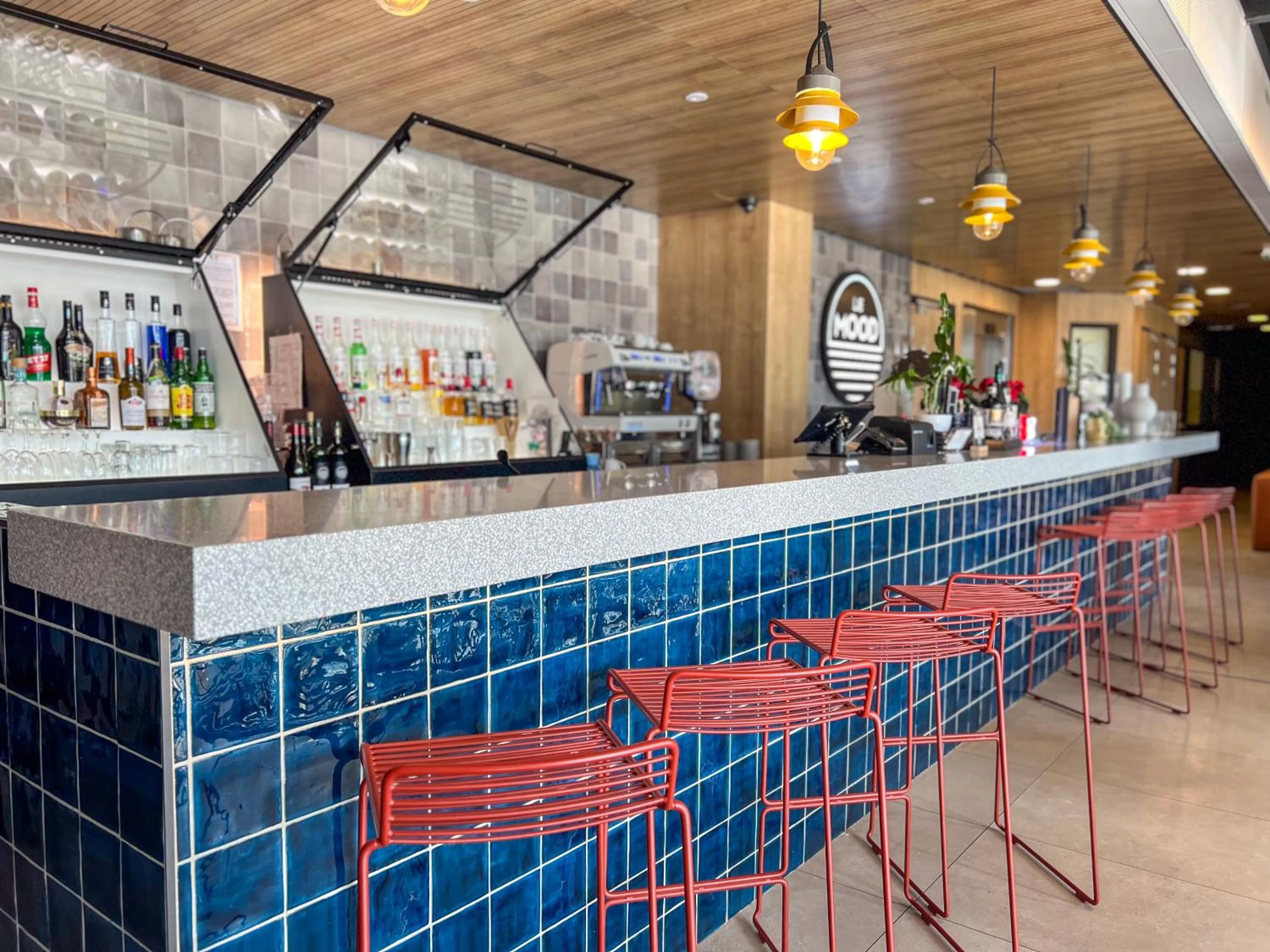 Lounge or bar in Ibis Lunel Petite Camargue