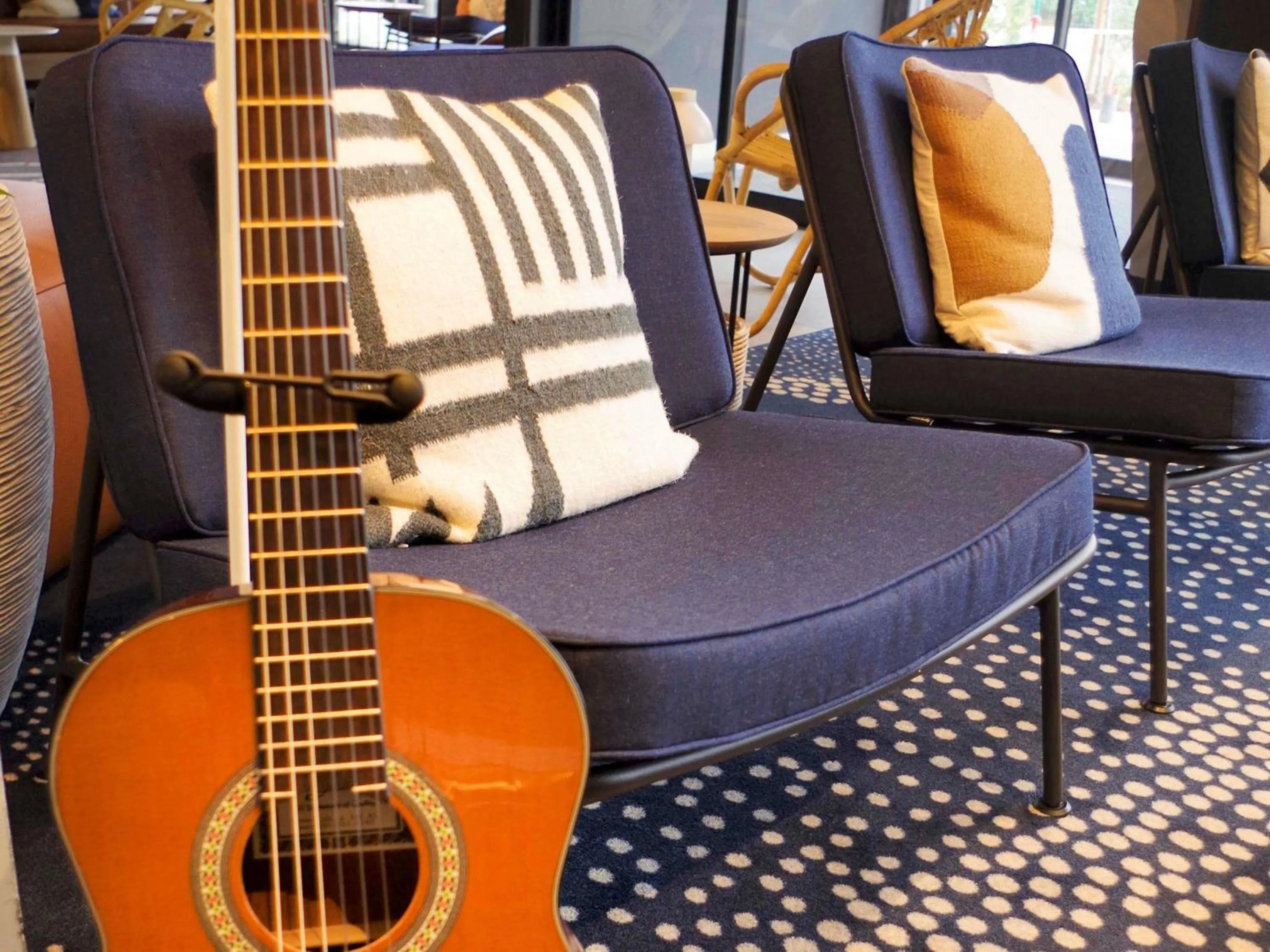 Lounge or bar in Ibis Lunel Petite Camargue