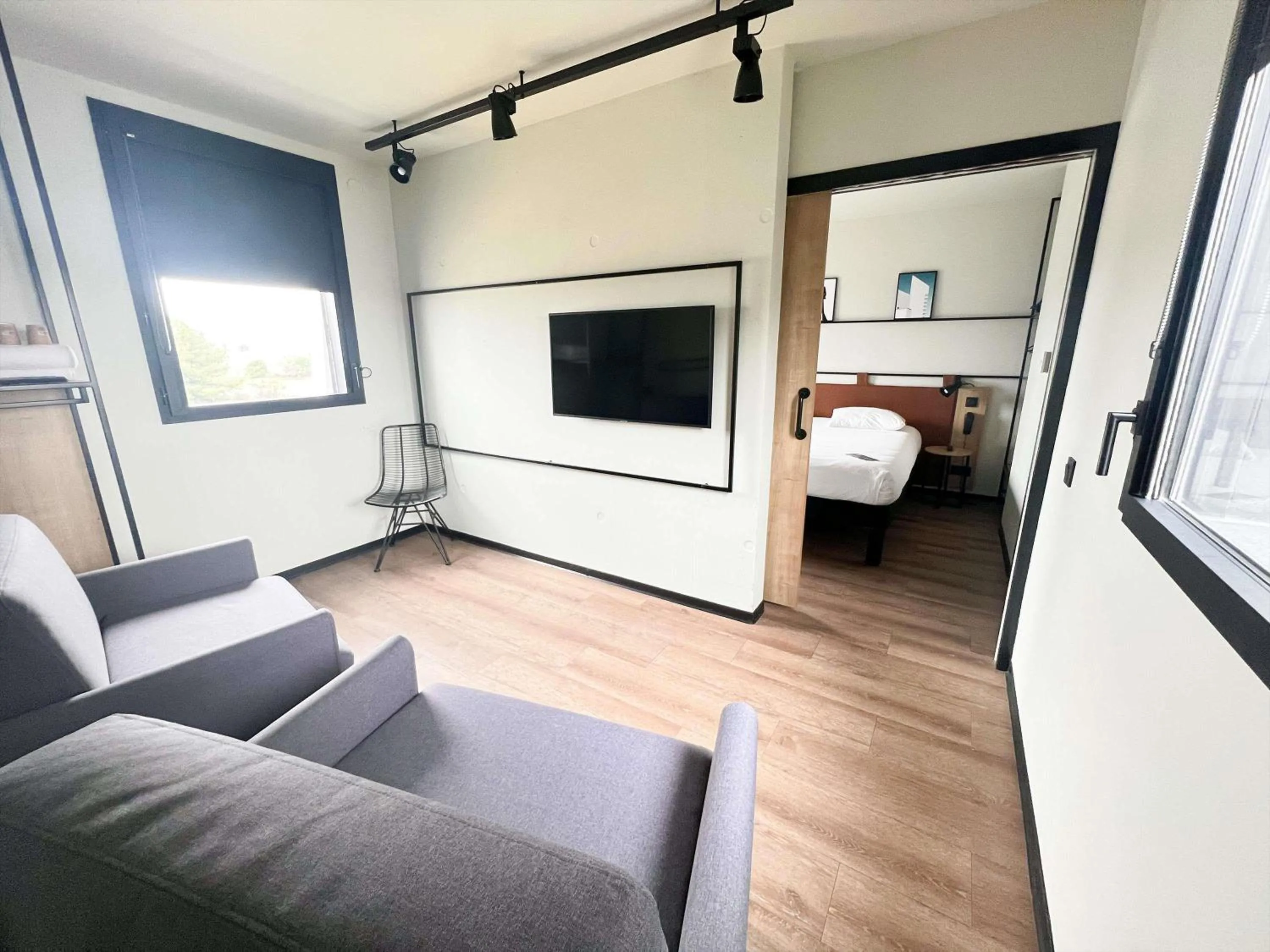 Bedroom, Bed in Ibis Lunel Petite Camargue