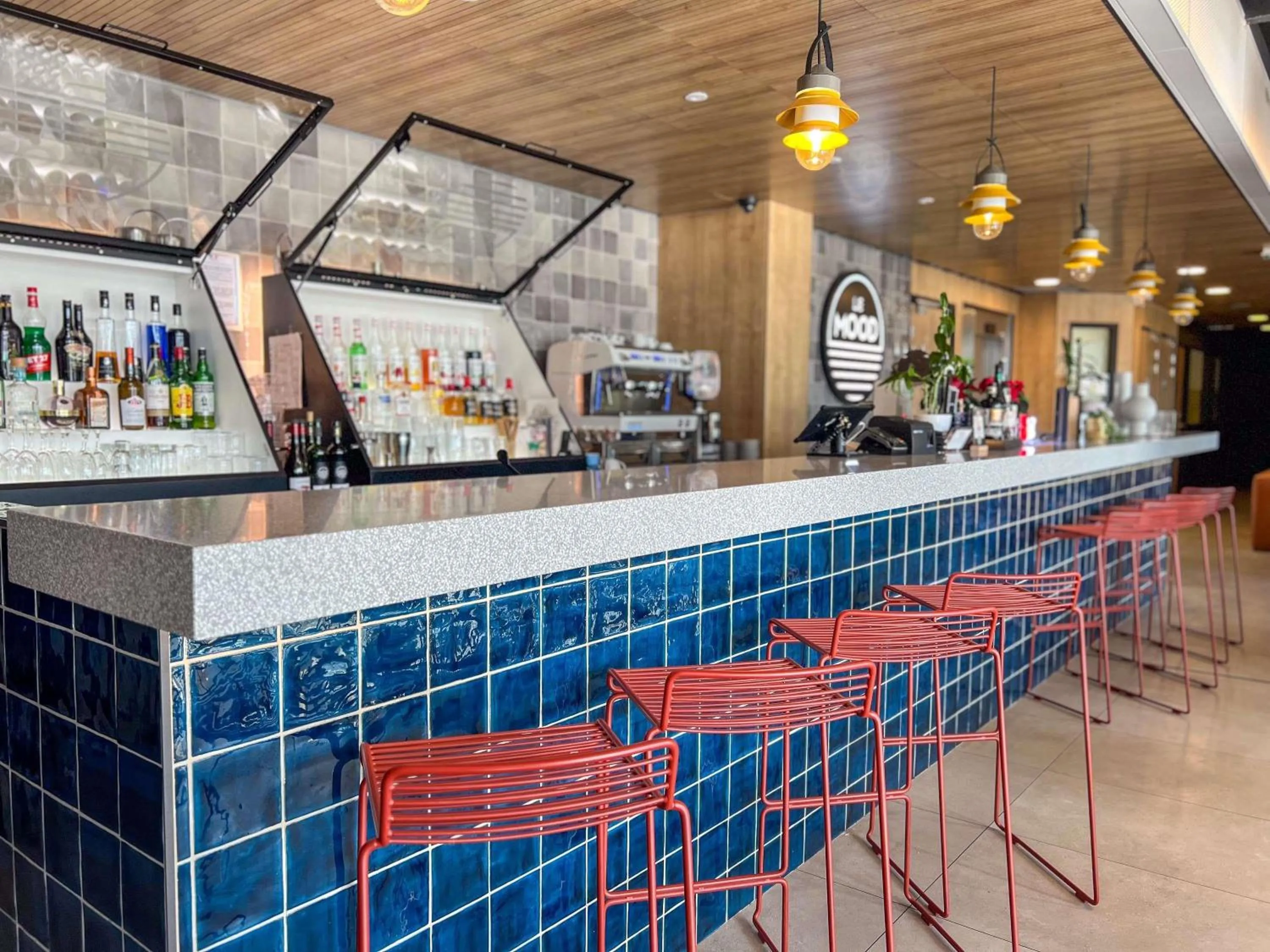 Lounge or bar in Ibis Lunel Petite Camargue