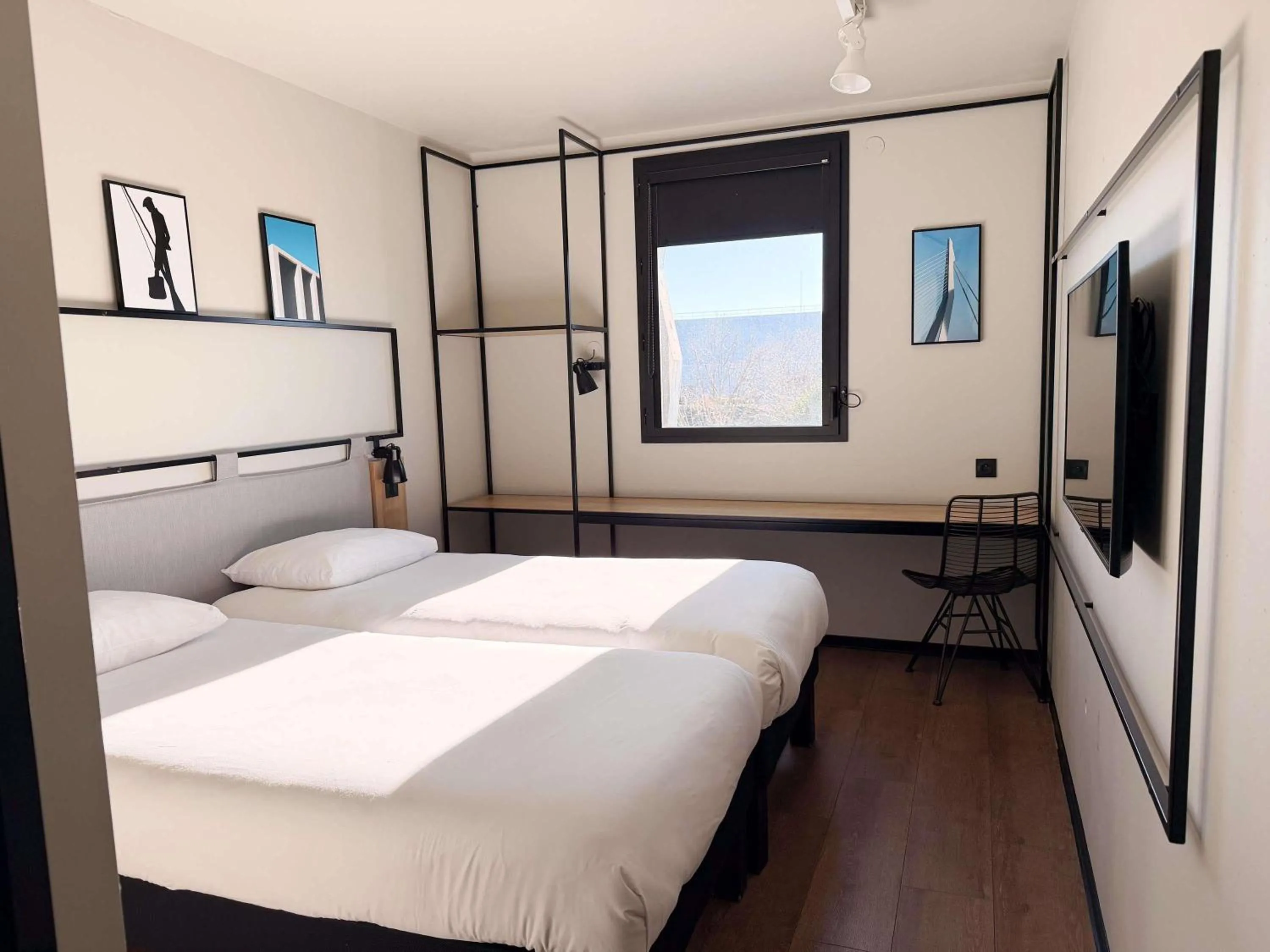 Bedroom, Bed in Ibis Lunel Petite Camargue