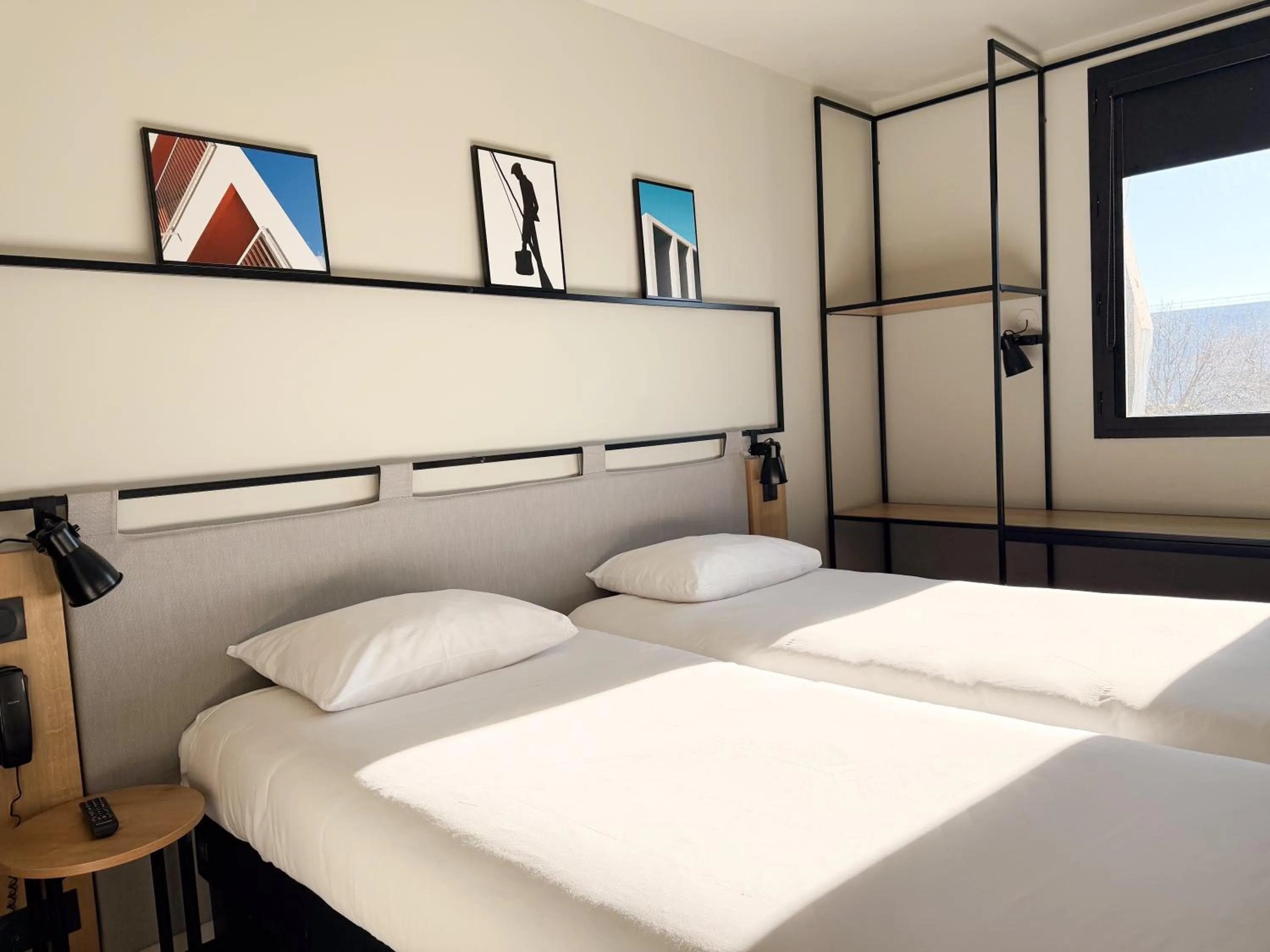 Bedroom, Bed in Ibis Lunel Petite Camargue
