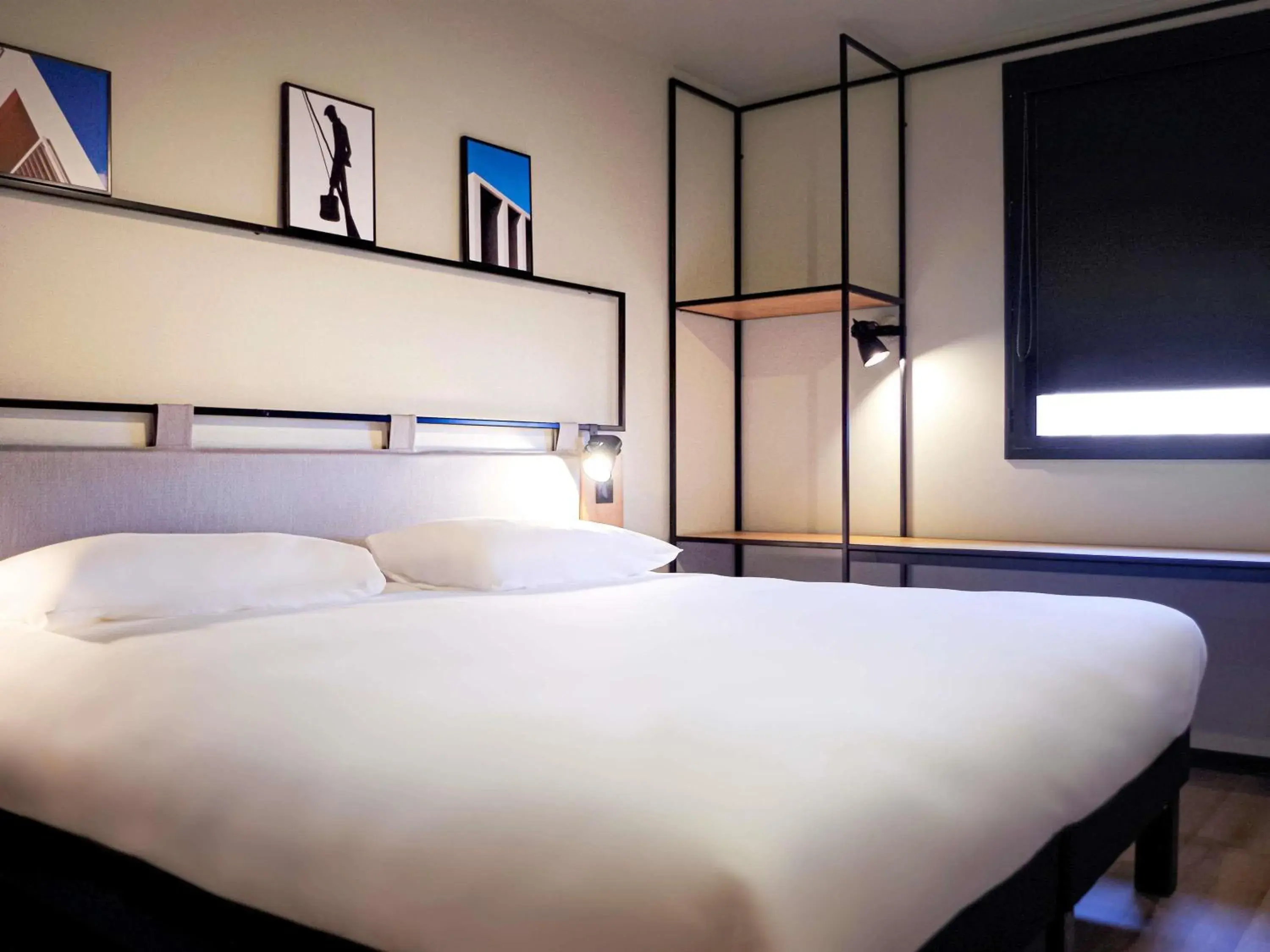 Bedroom, Bed in Ibis Lunel Petite Camargue Bedroom, Bed in Ibis Lunel Petite Camargue