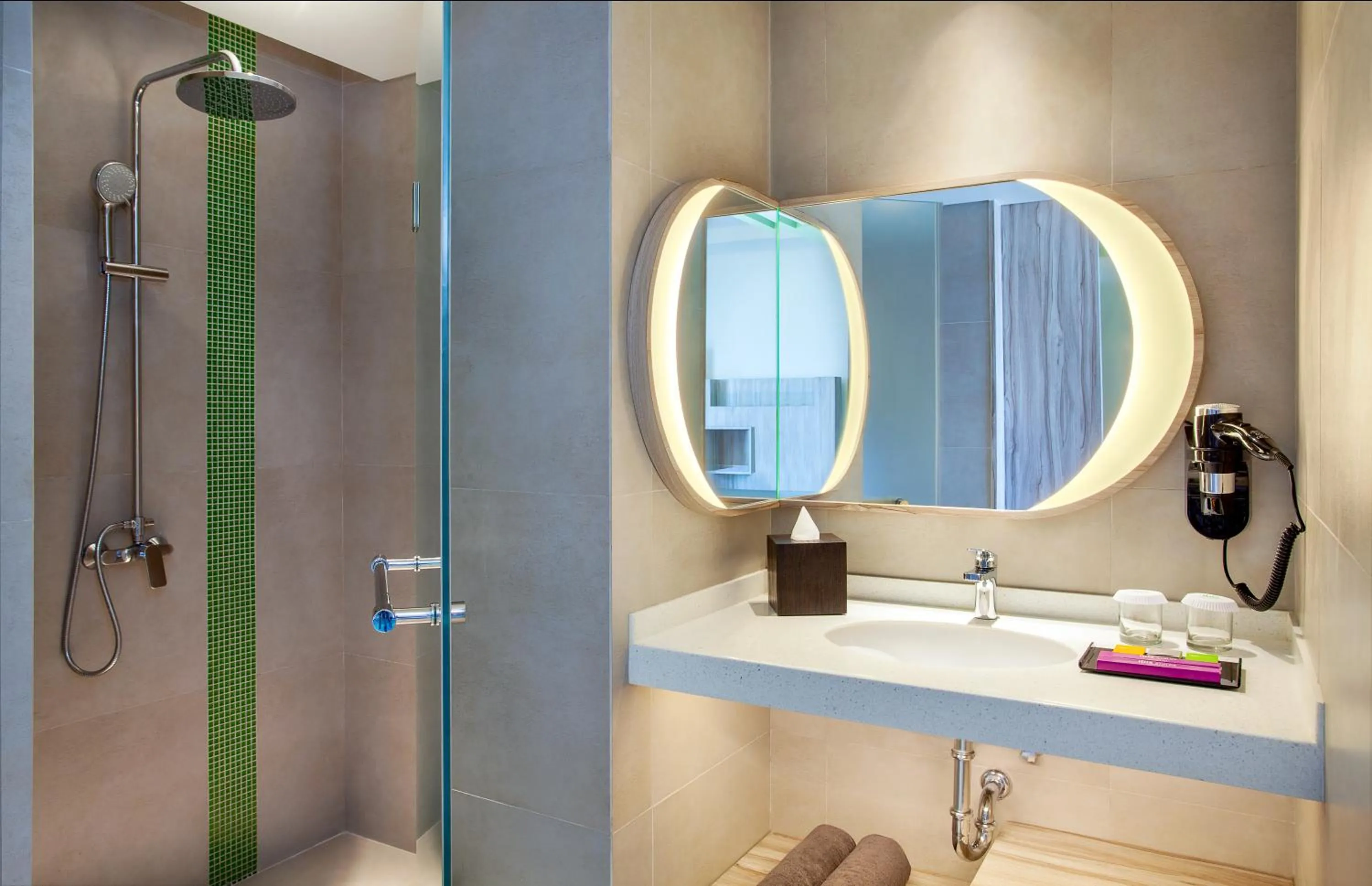 Toilet in ibis Styles Bandung Grand Central