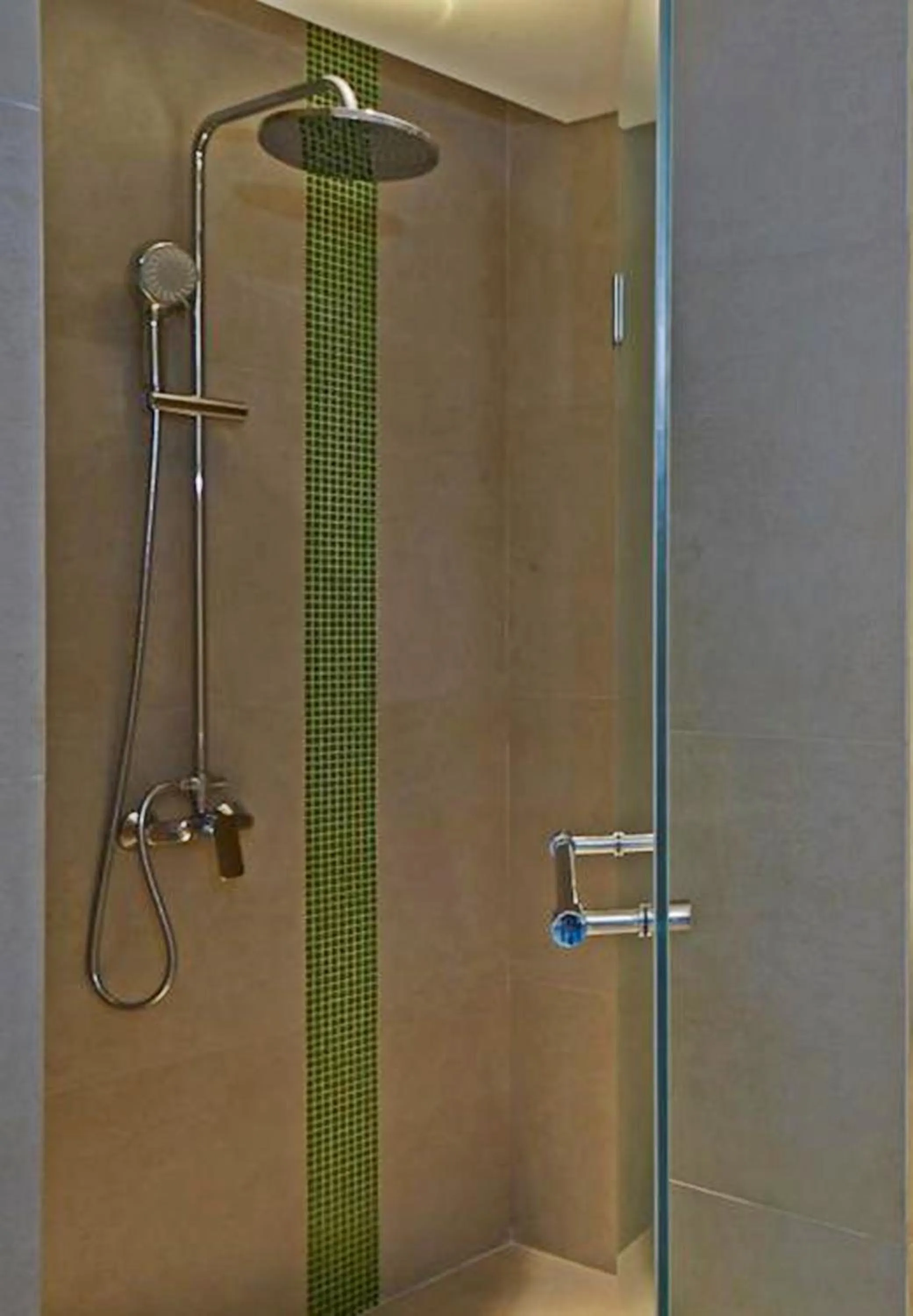 Shower in ibis Styles Bandung Grand Central