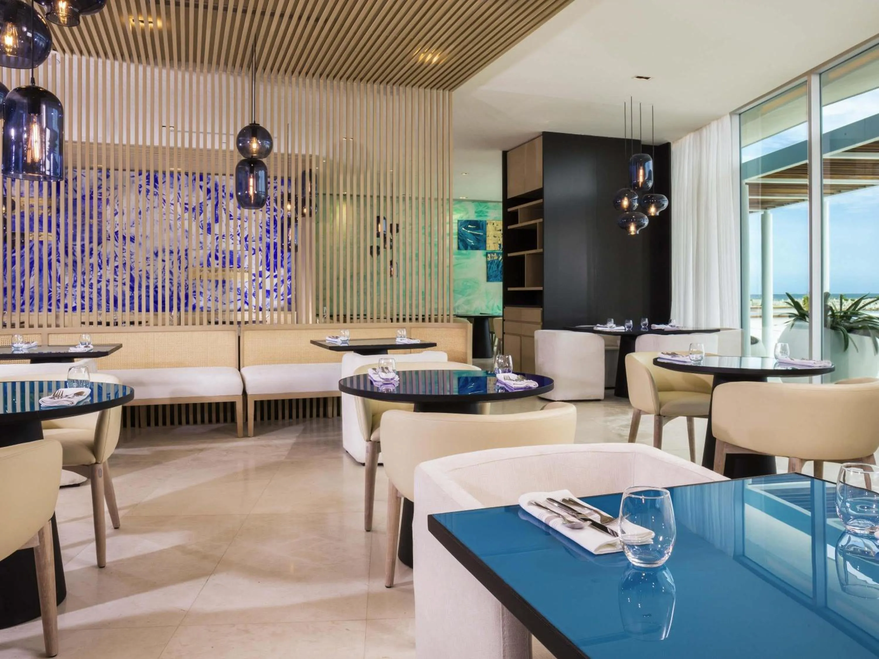 Restaurant/places to eat in SLS Cancun