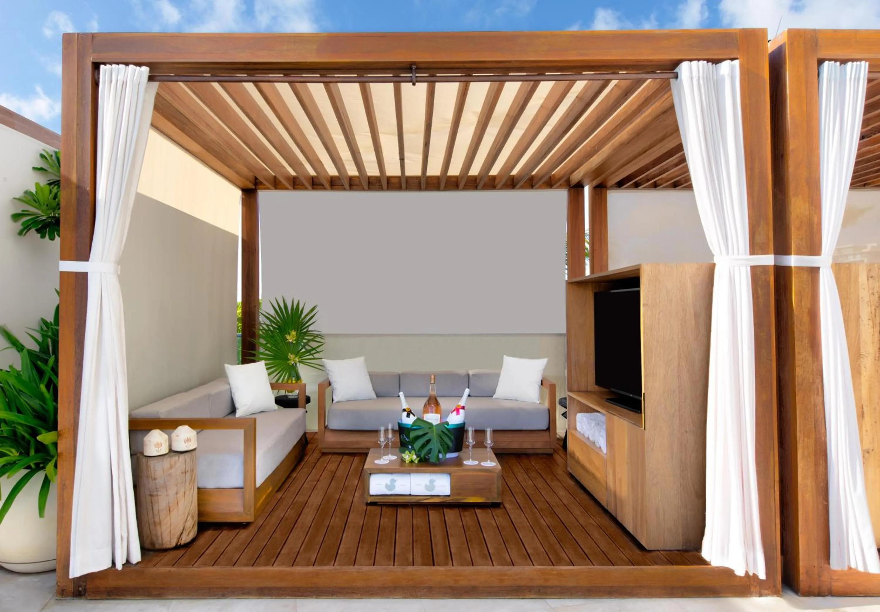 Area and facilities in SLS Cancun