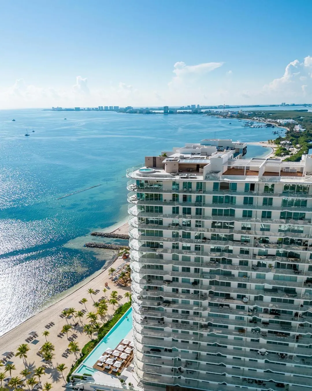 Property building in SLS Cancun