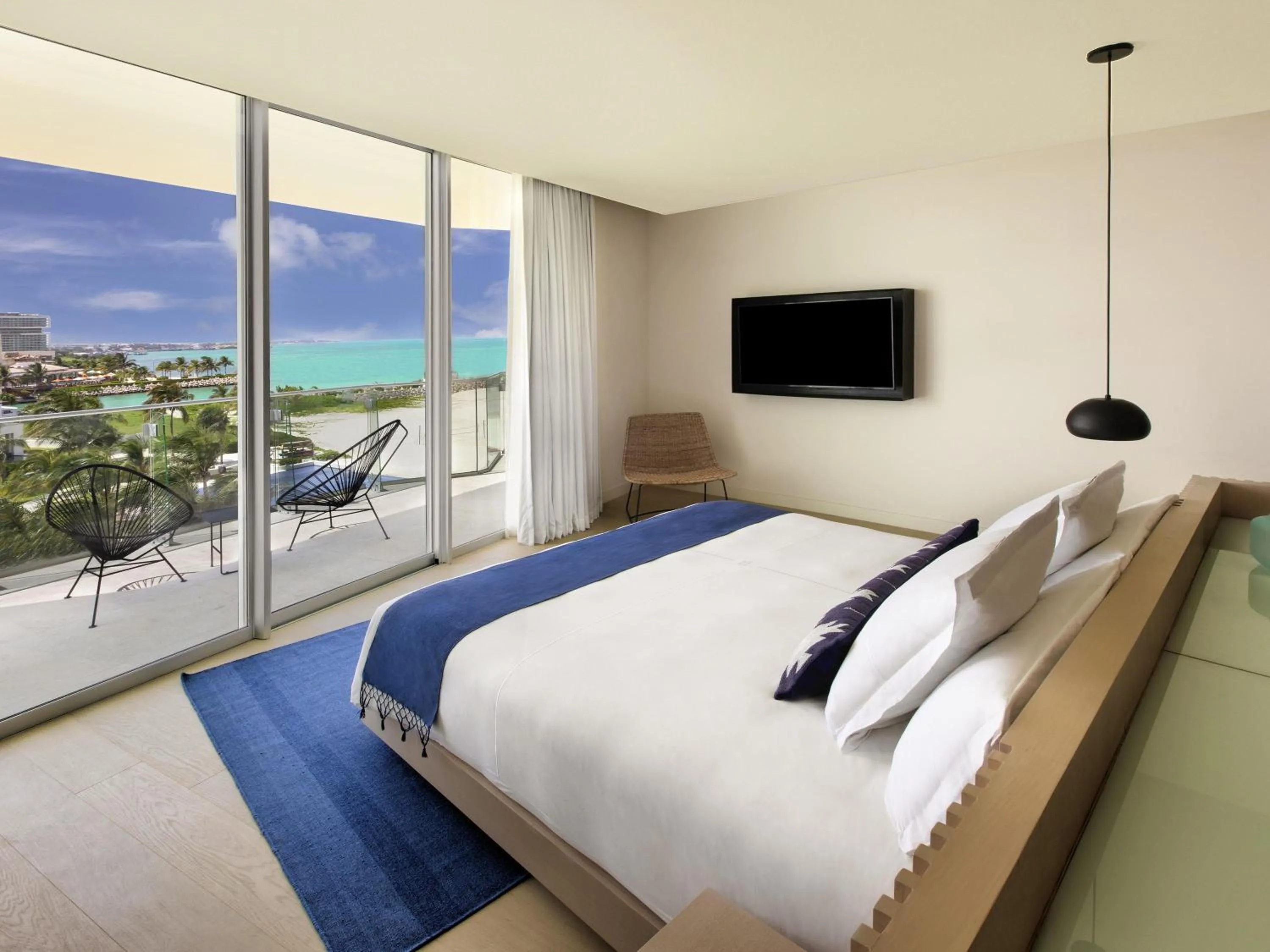 Bedroom, Bed in SLS Cancun
