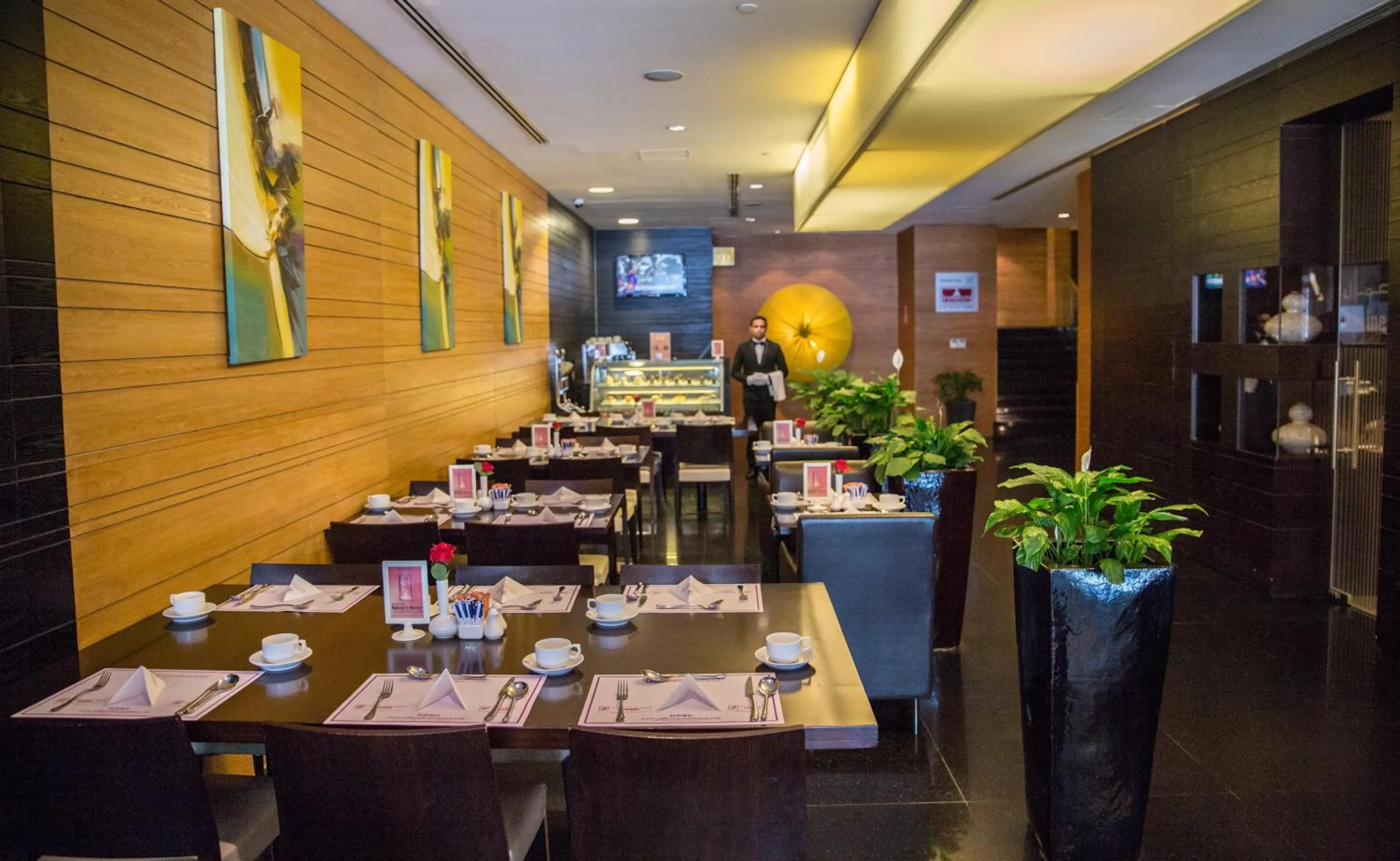 Restaurant/places to eat in Saffron Boutique Hotel