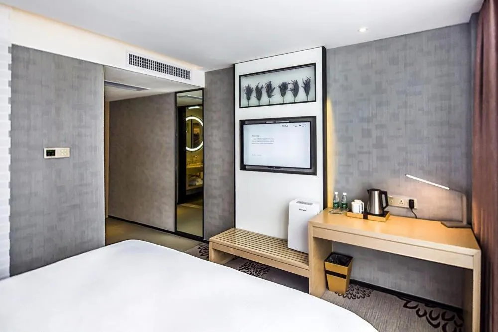 Bed in Lavande Hotel Shenzhen Baoan Haiya Binfencheng