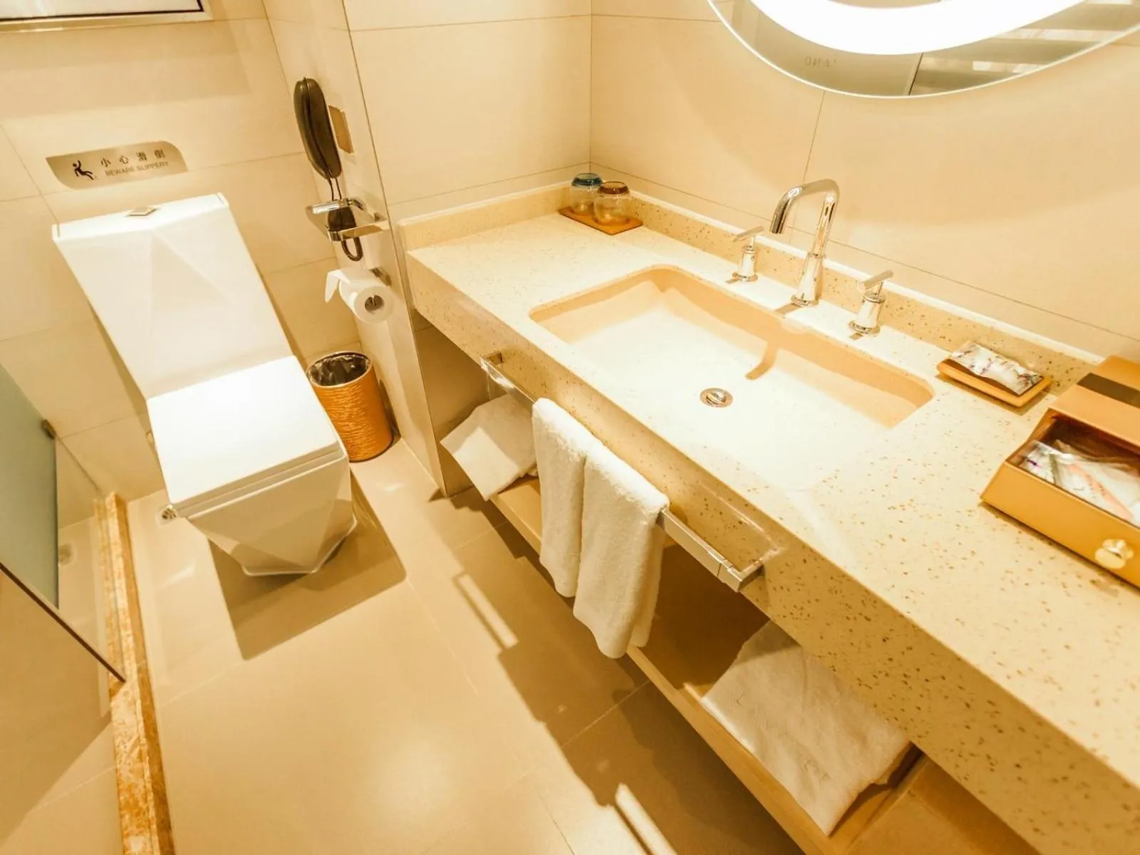 Lavande Hotel Zhangjiakou Victoria Plaza