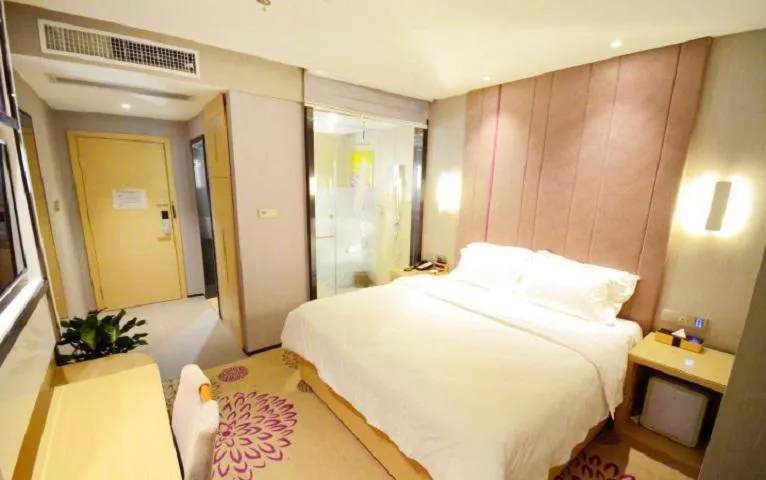 Lavande Hotel Wuhan Nanhu Walmart Store