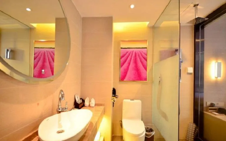 Lavande Hotel Wuhan Nanhu Walmart Store