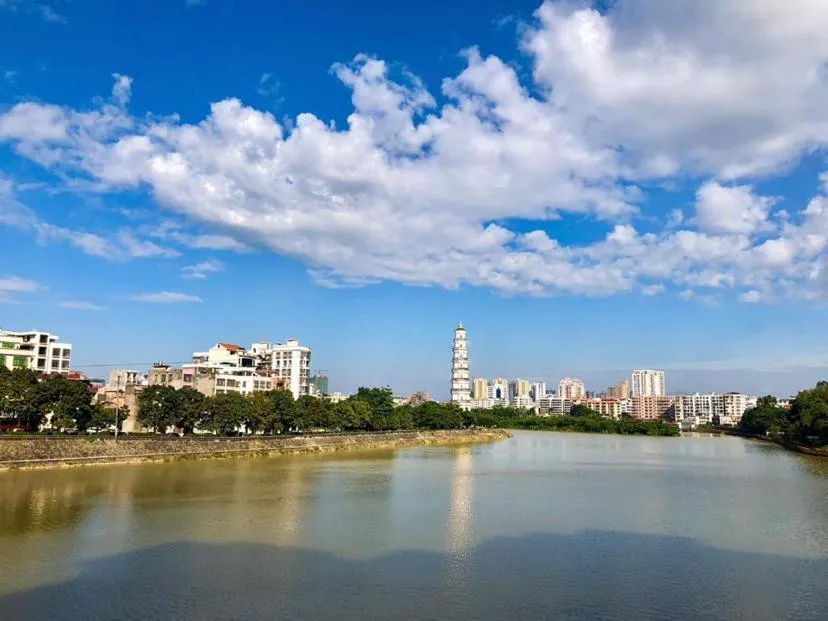 Lavande Hotel (Gaozhou Xiantai Bridge Branch)